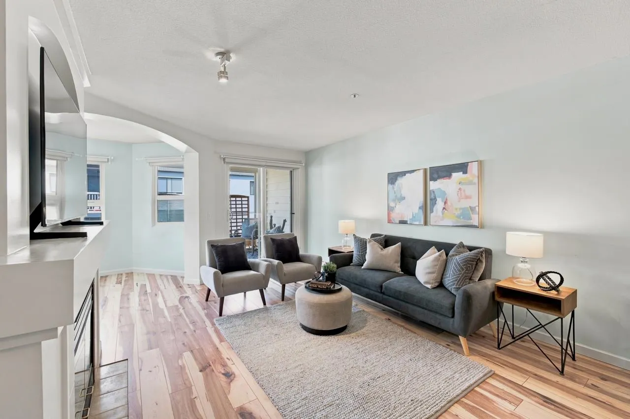 20125 55a Avenue #204