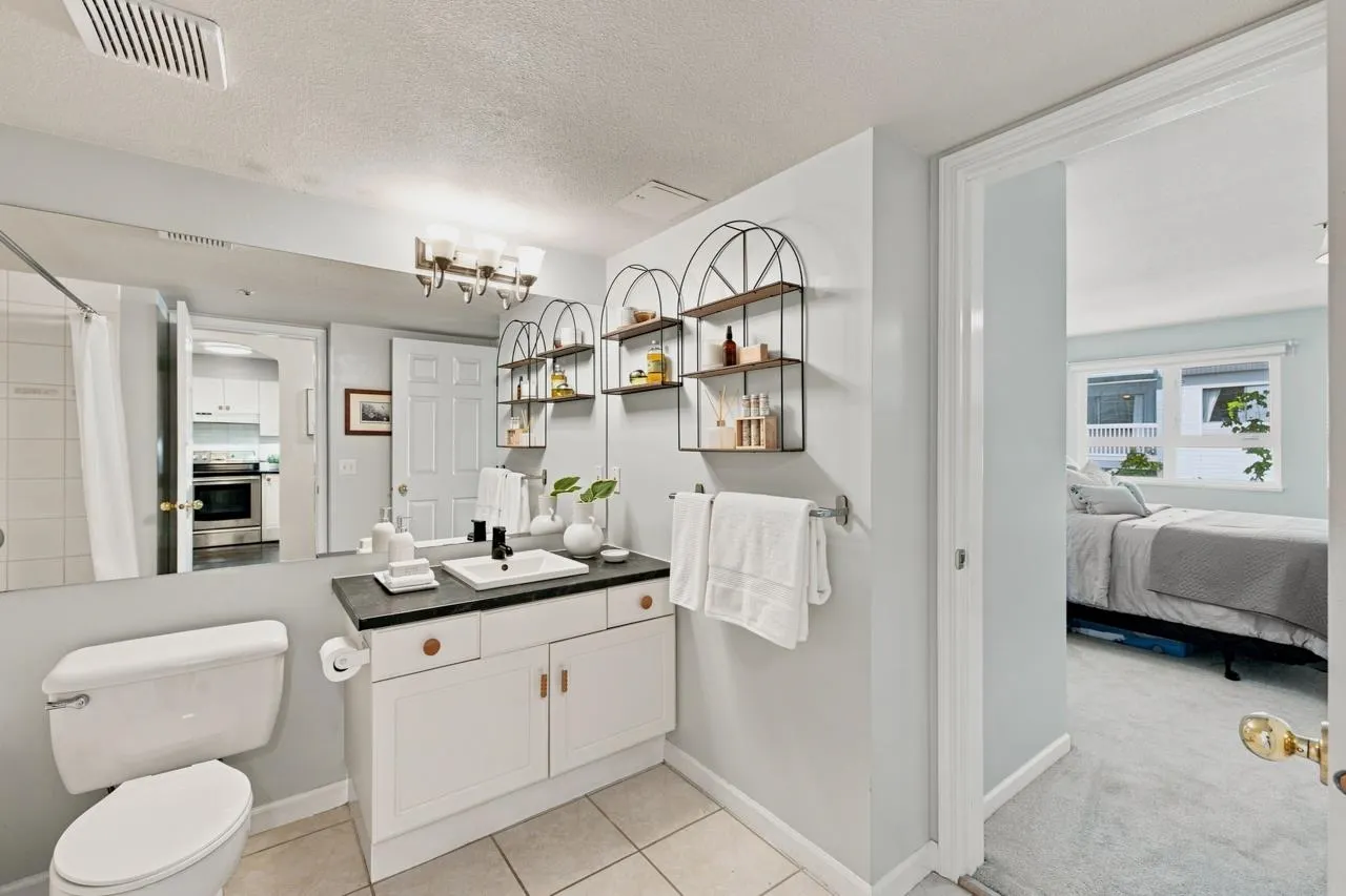 20125 55a Avenue #204