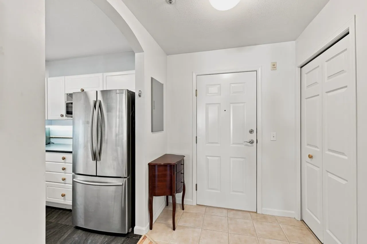 20125 55a Avenue #204