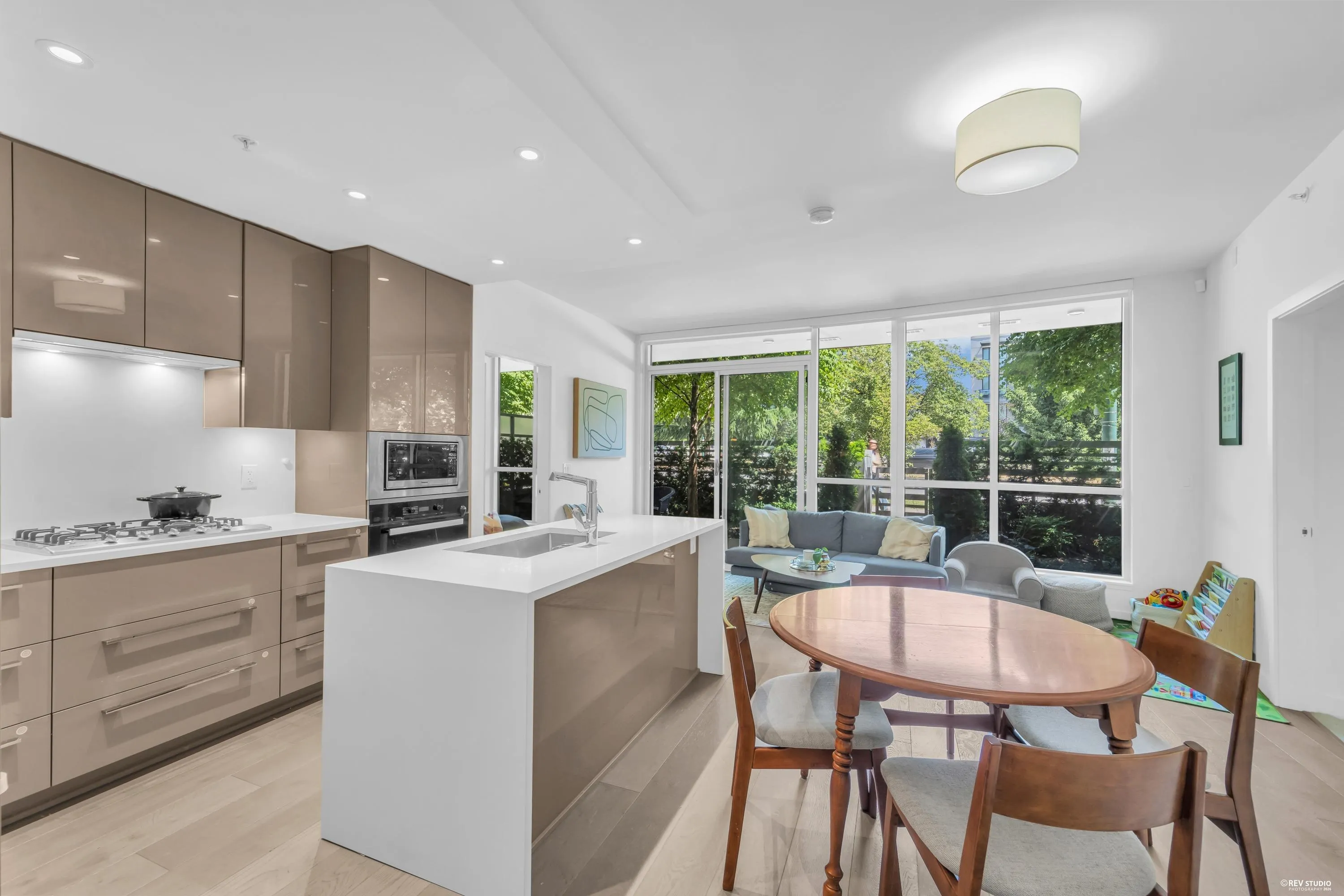 5189 Cambie Street #107