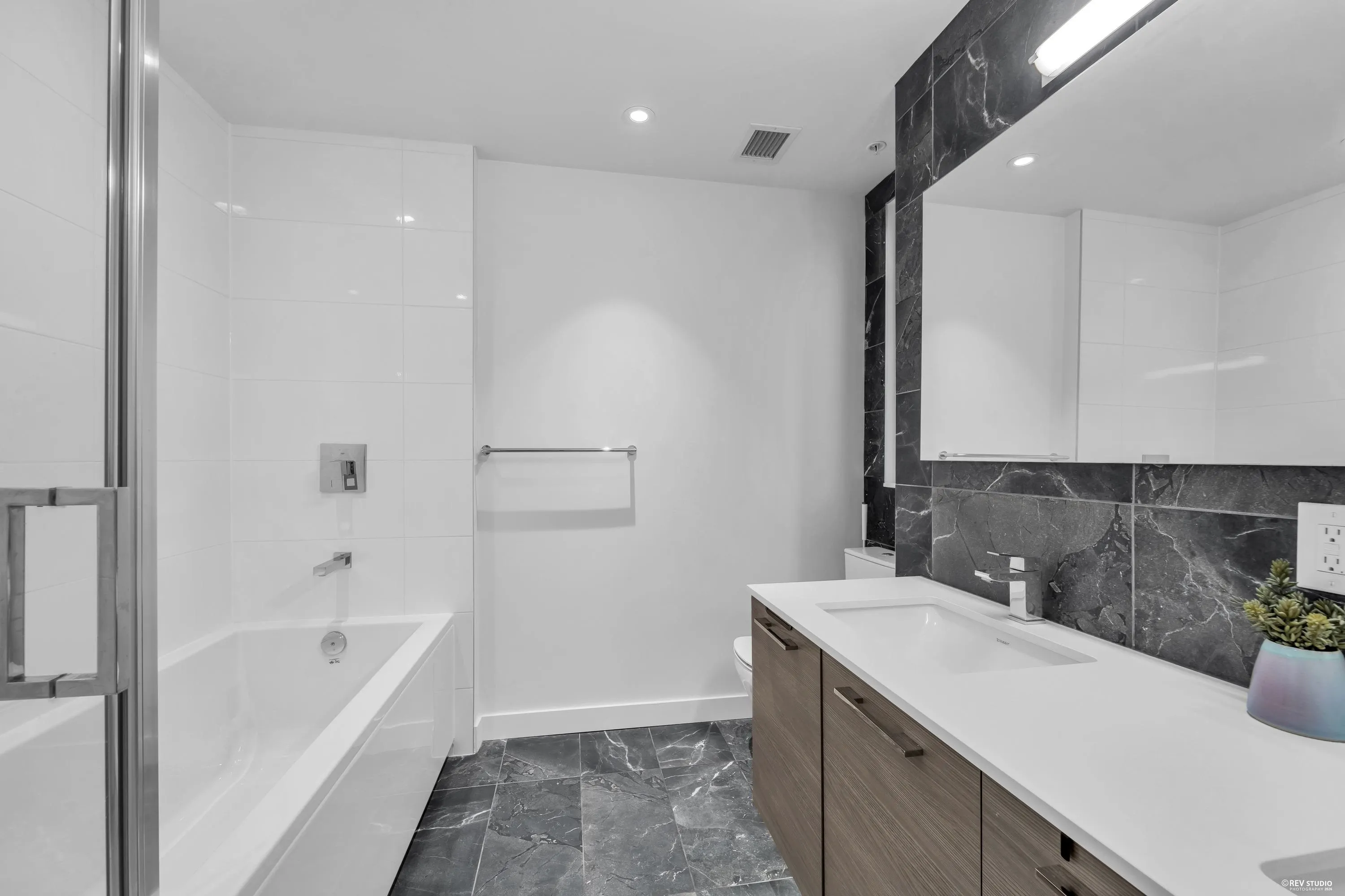 5189 Cambie Street #107