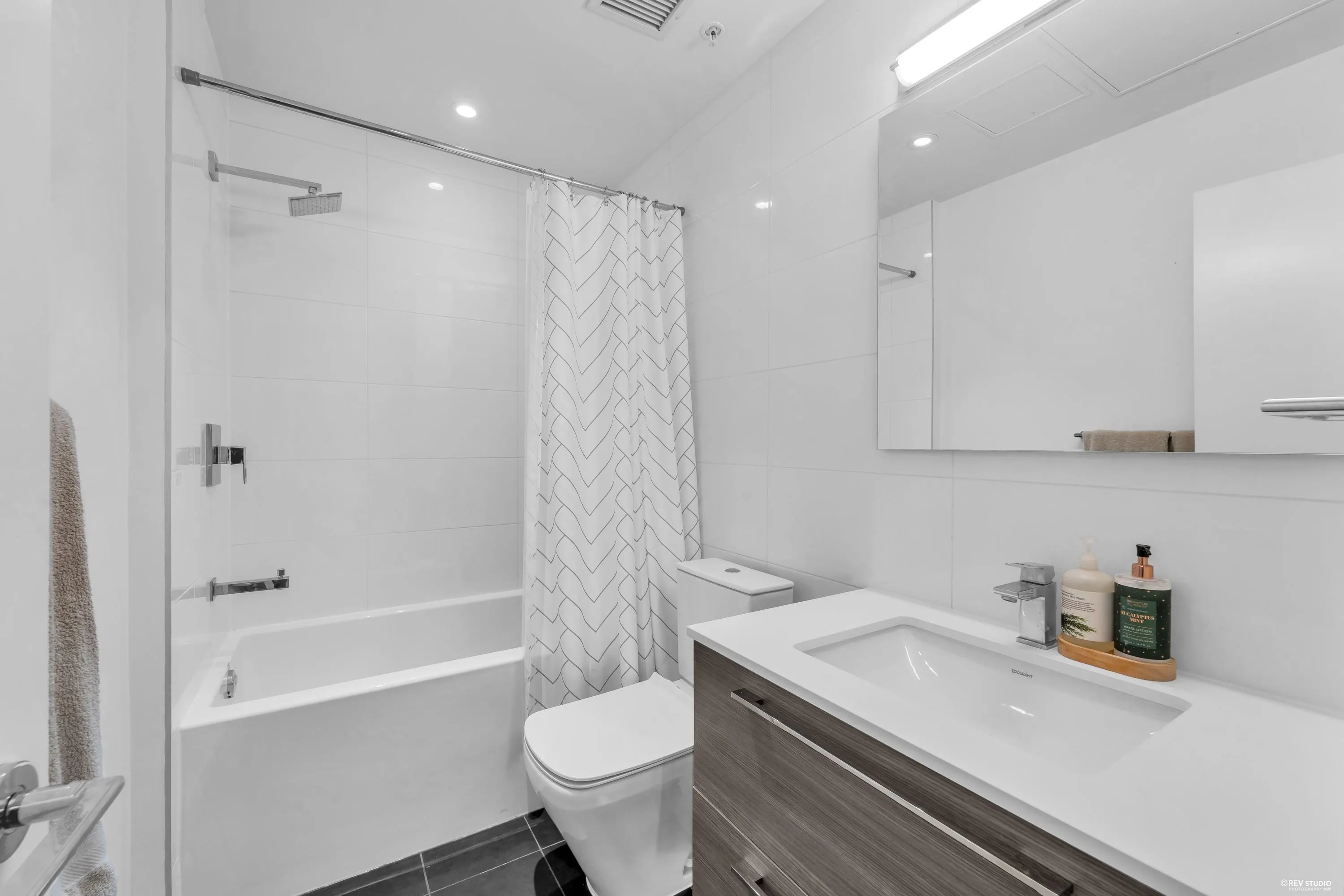 5189 Cambie Street #107