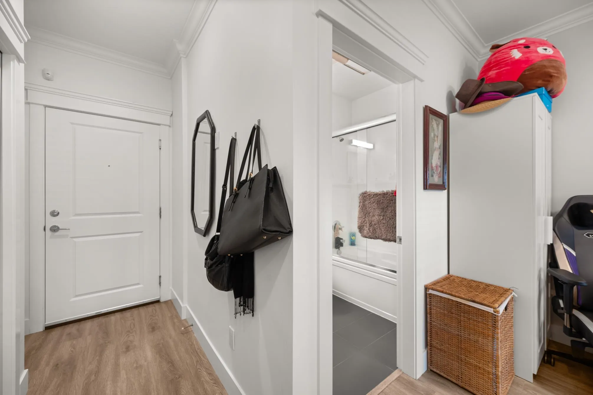 2389 Hawthorne Avenue #206