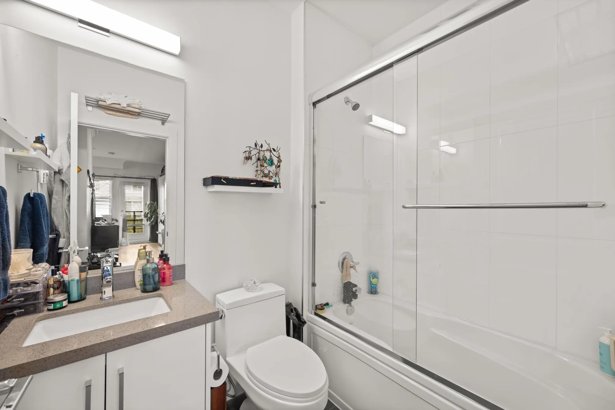 2389 Hawthorne Avenue #206