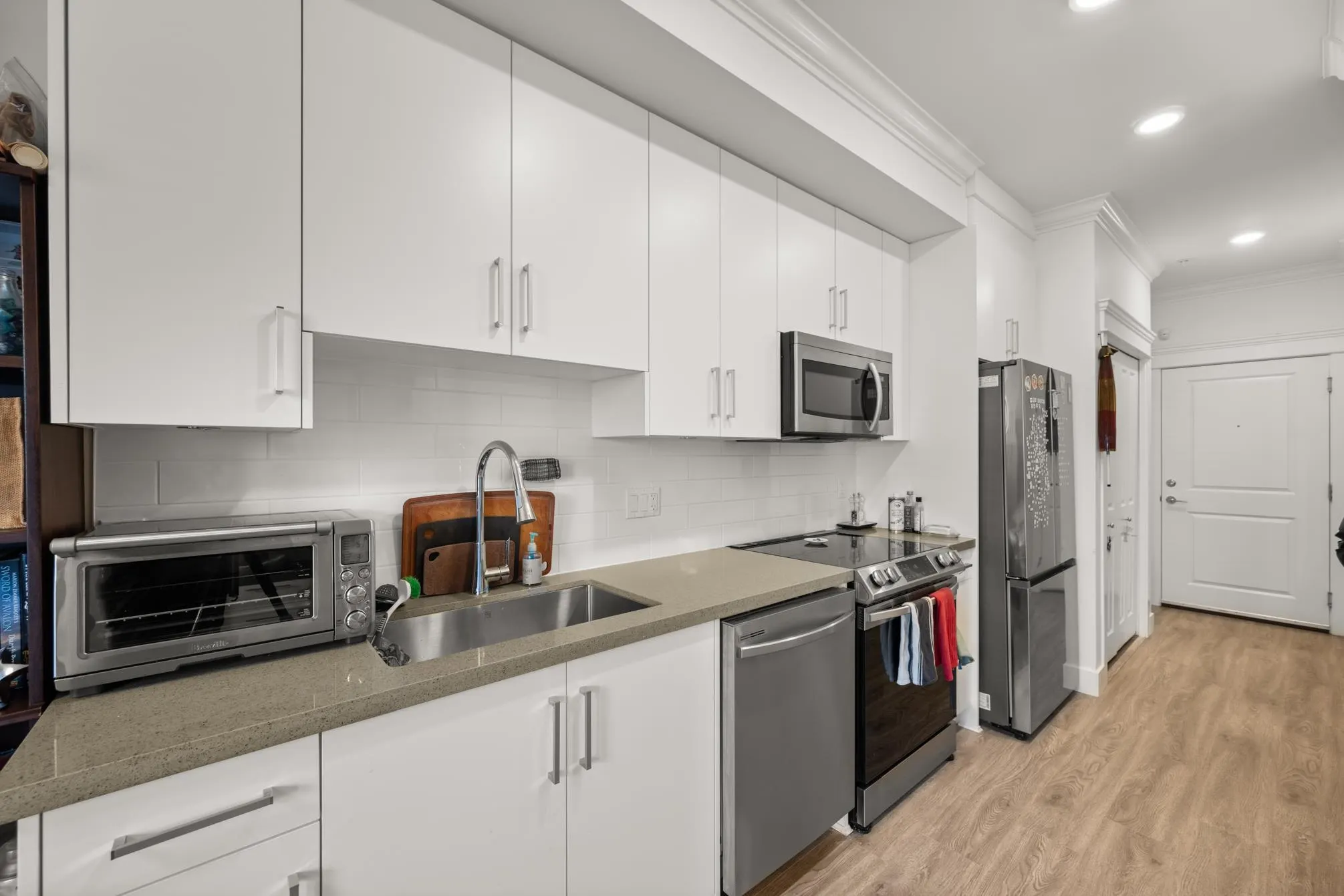 2389 Hawthorne Avenue #206
