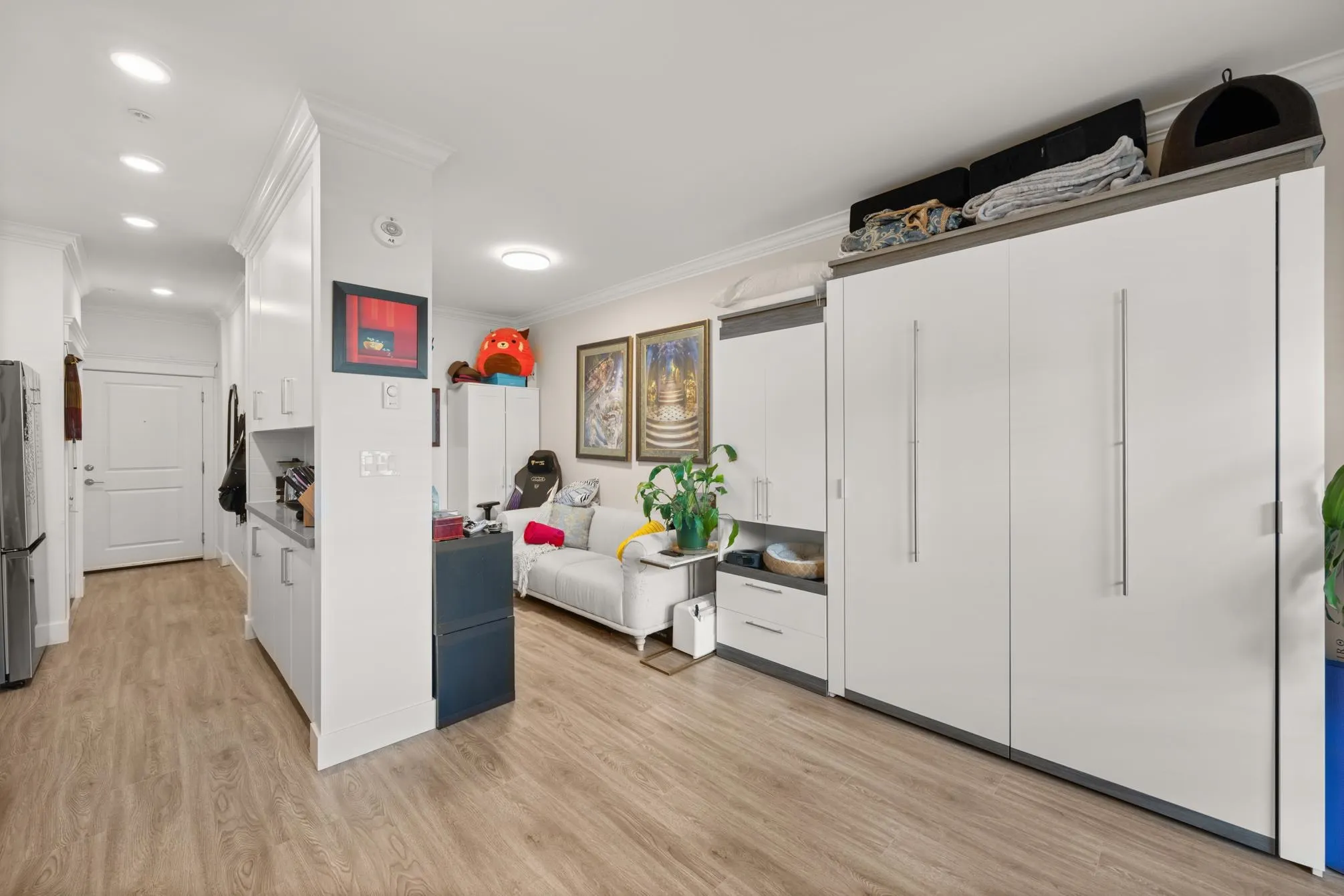 2389 Hawthorne Avenue #206