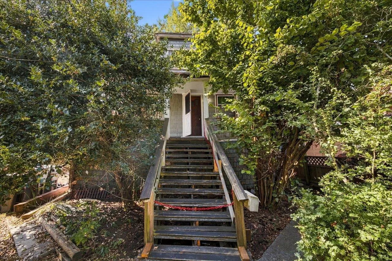 242 N Boyne Street