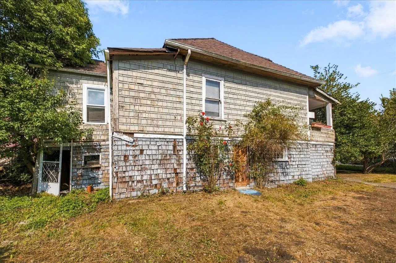 242 N Boyne Street