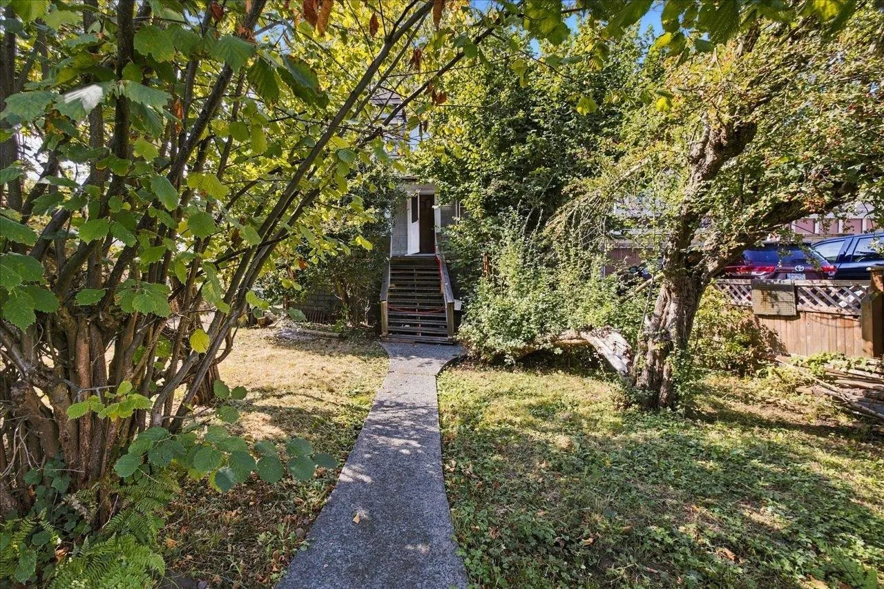 242 N Boyne Street