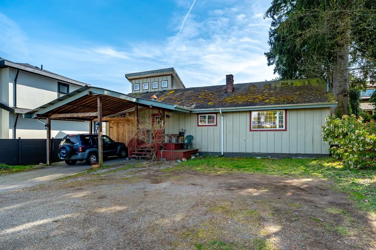 1052 Como Lake Avenue