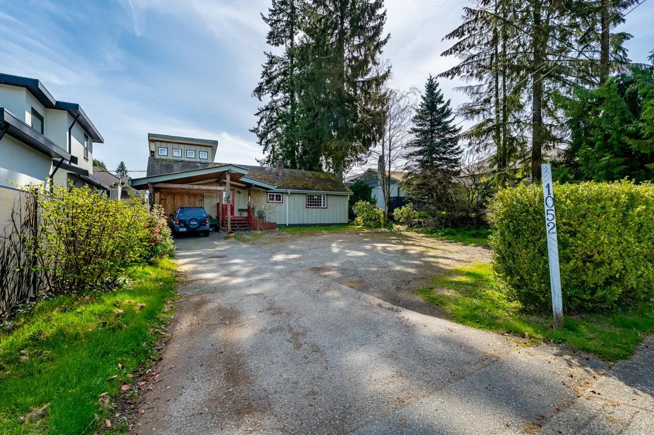 1052 Como Lake Avenue