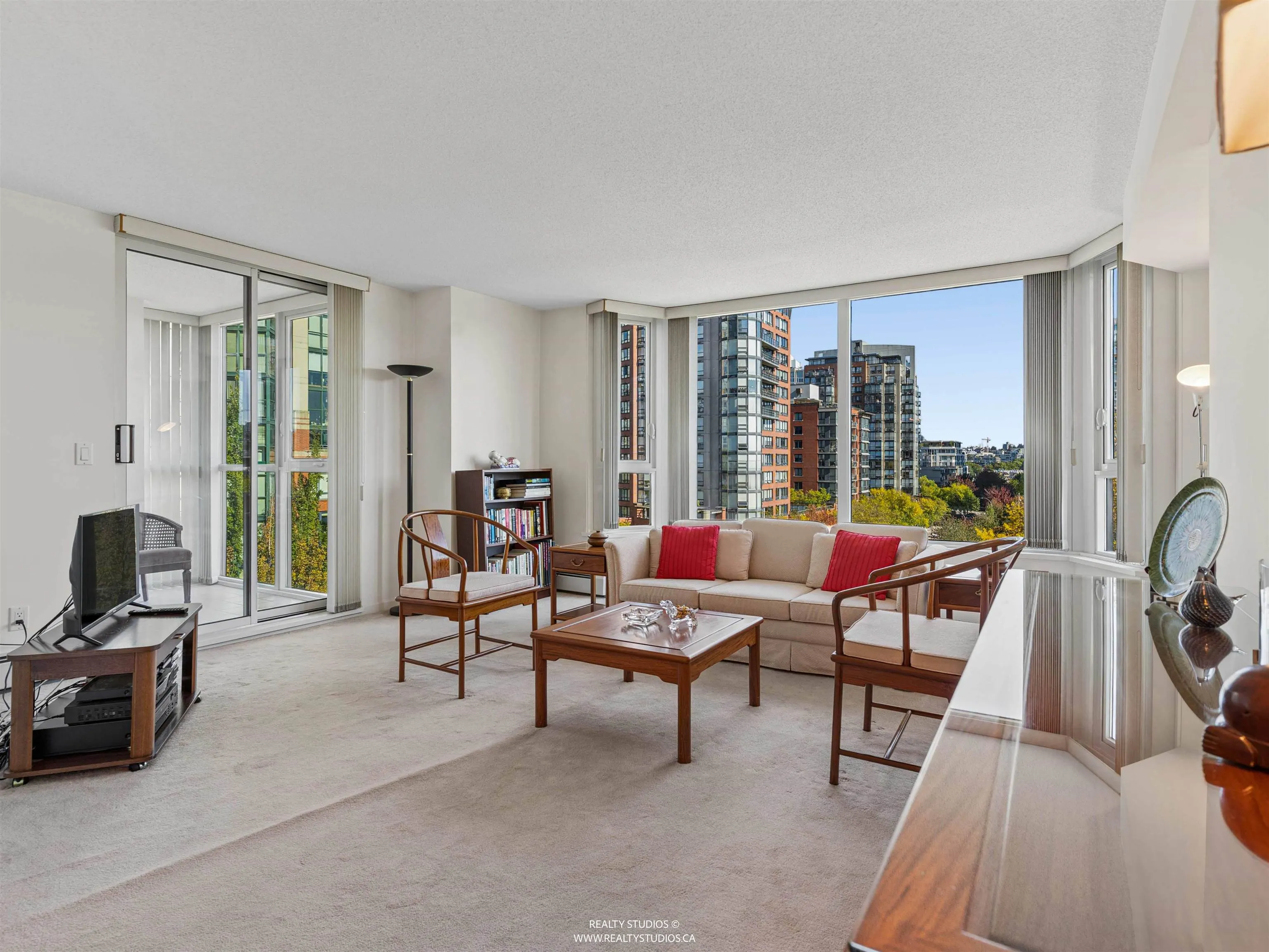 388 Drake St #705