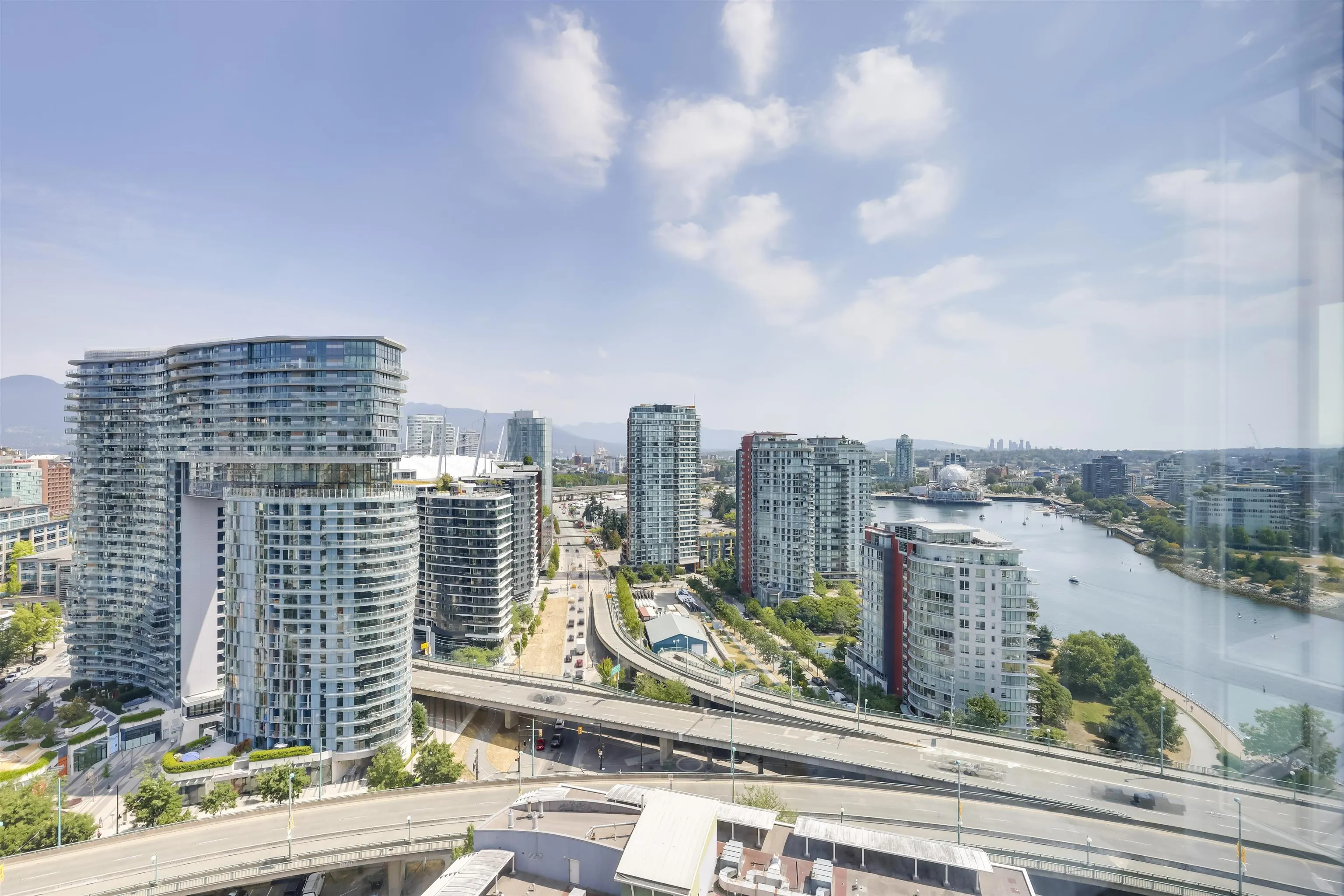 1033 Marinaside Crescent #2802