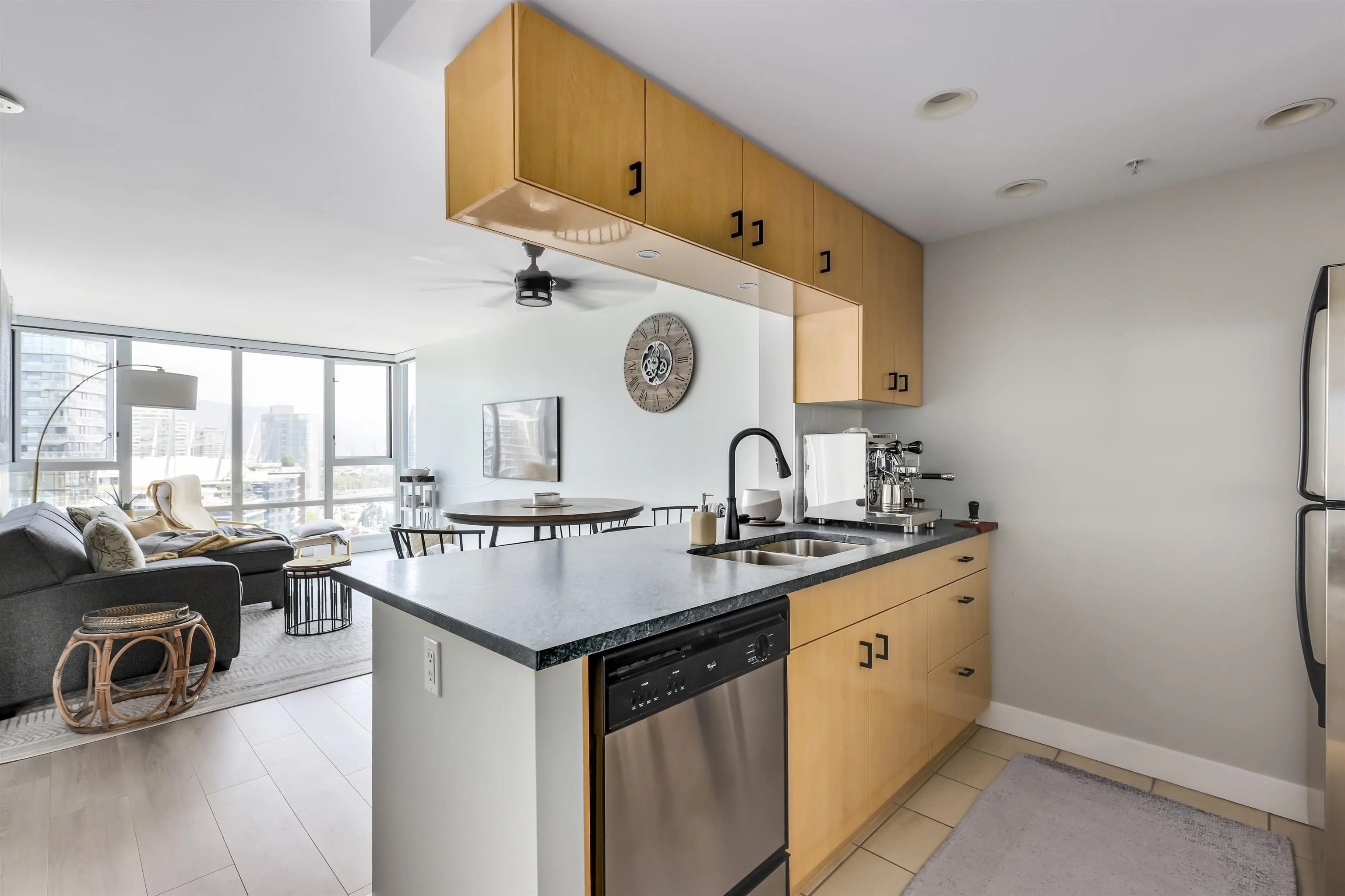 1033 Marinaside Crescent #2802