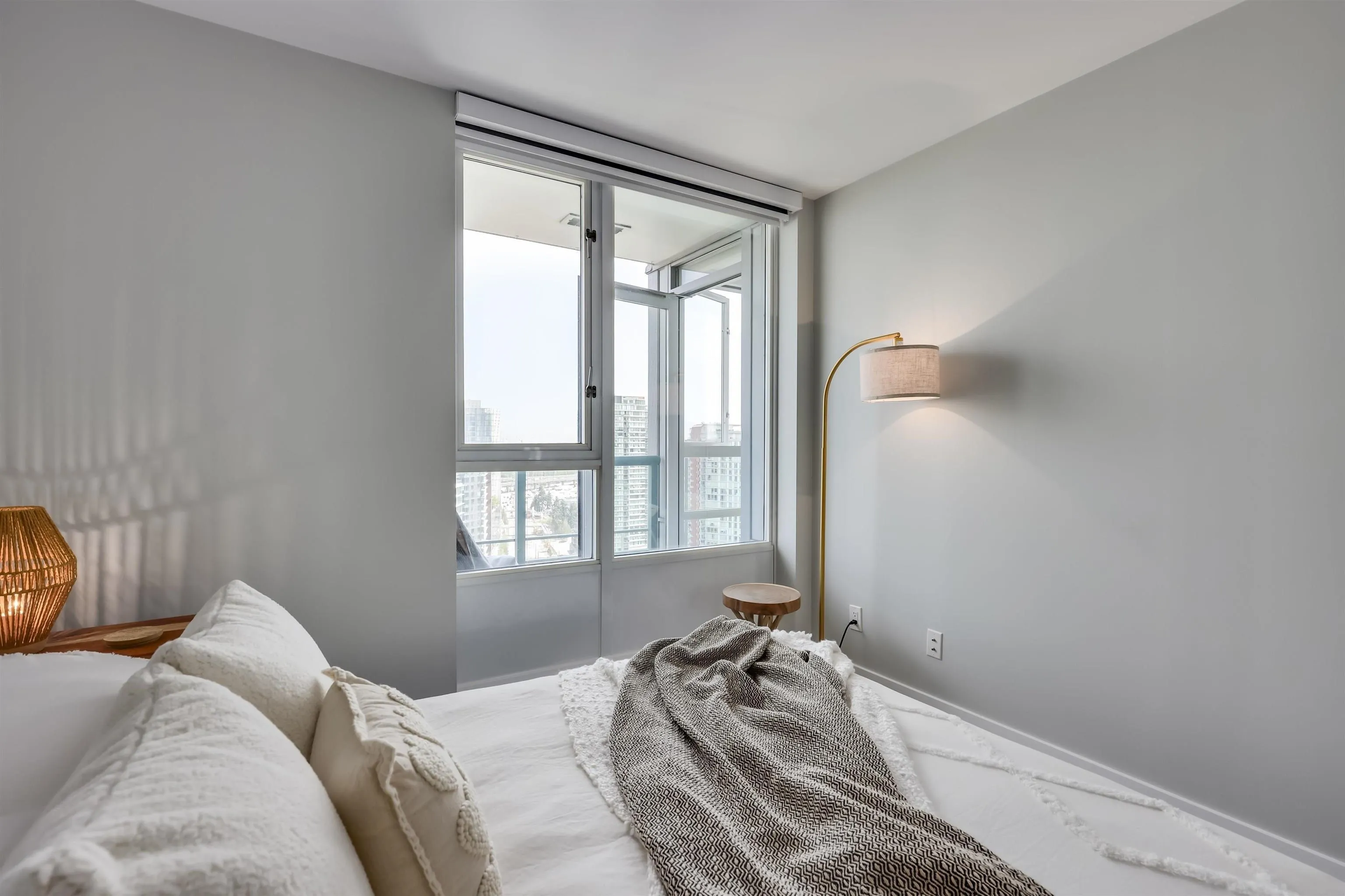 1033 Marinaside Crescent #2802