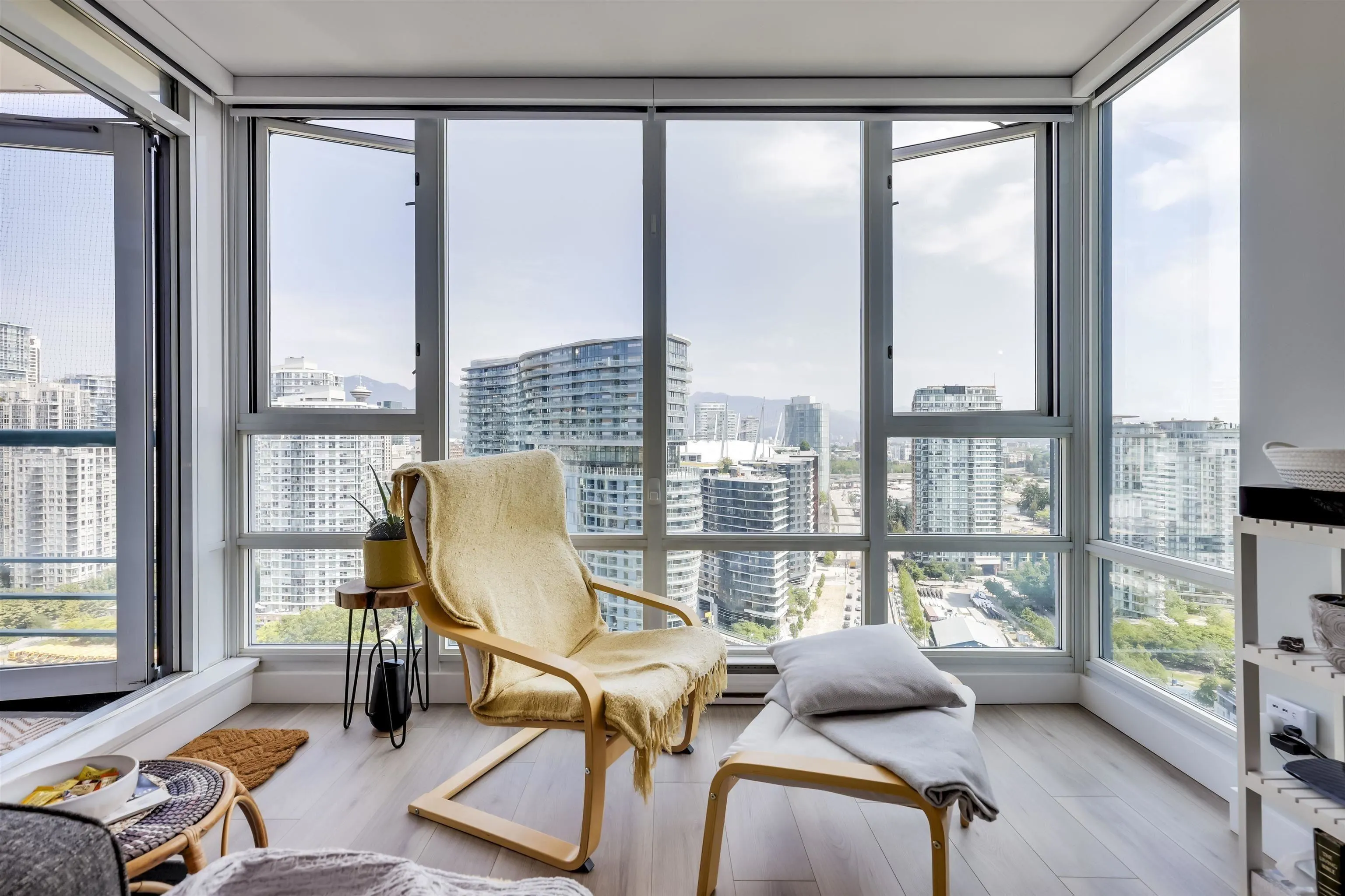 1033 Marinaside Crescent #2802