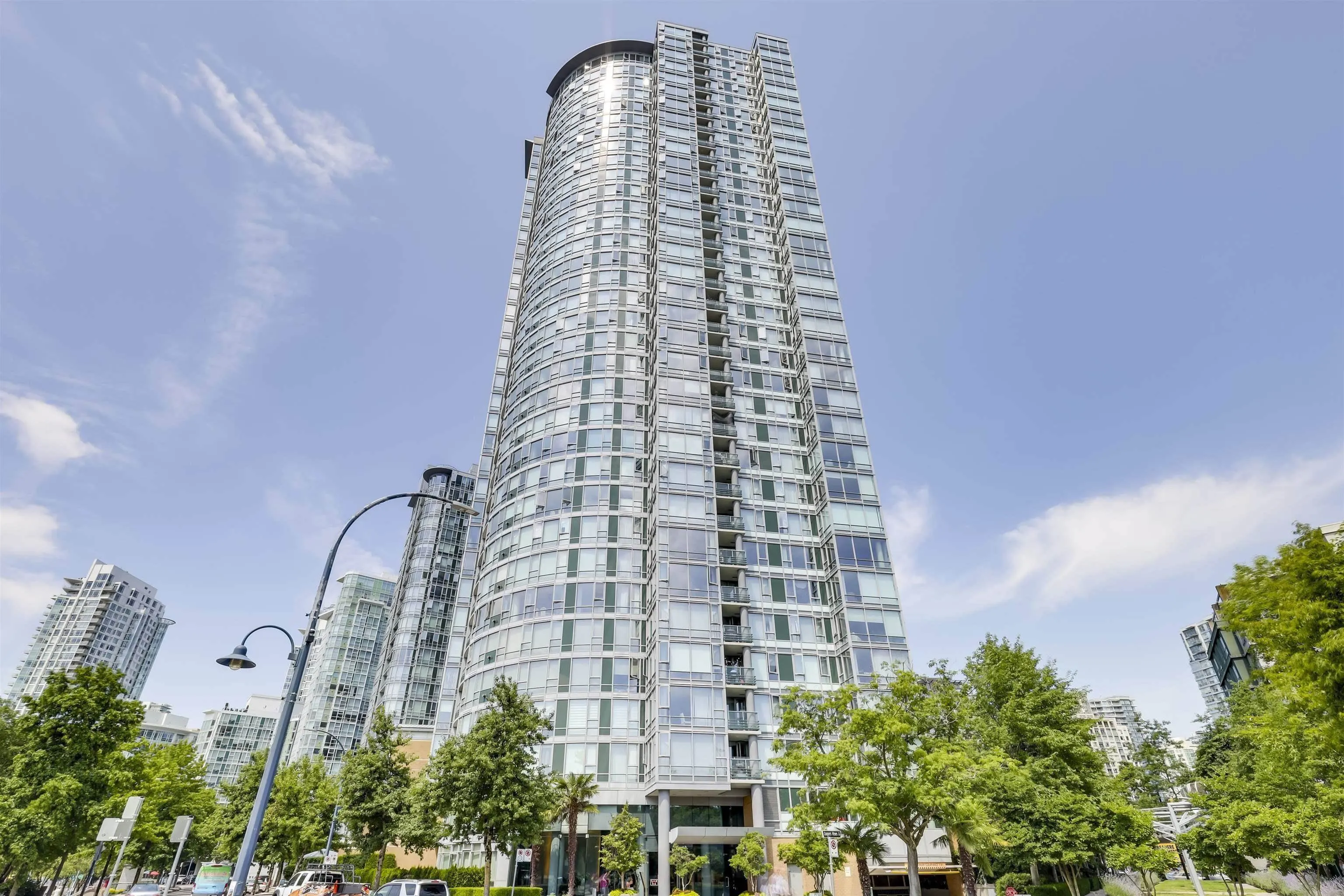 1033 Marinaside Crescent #2802