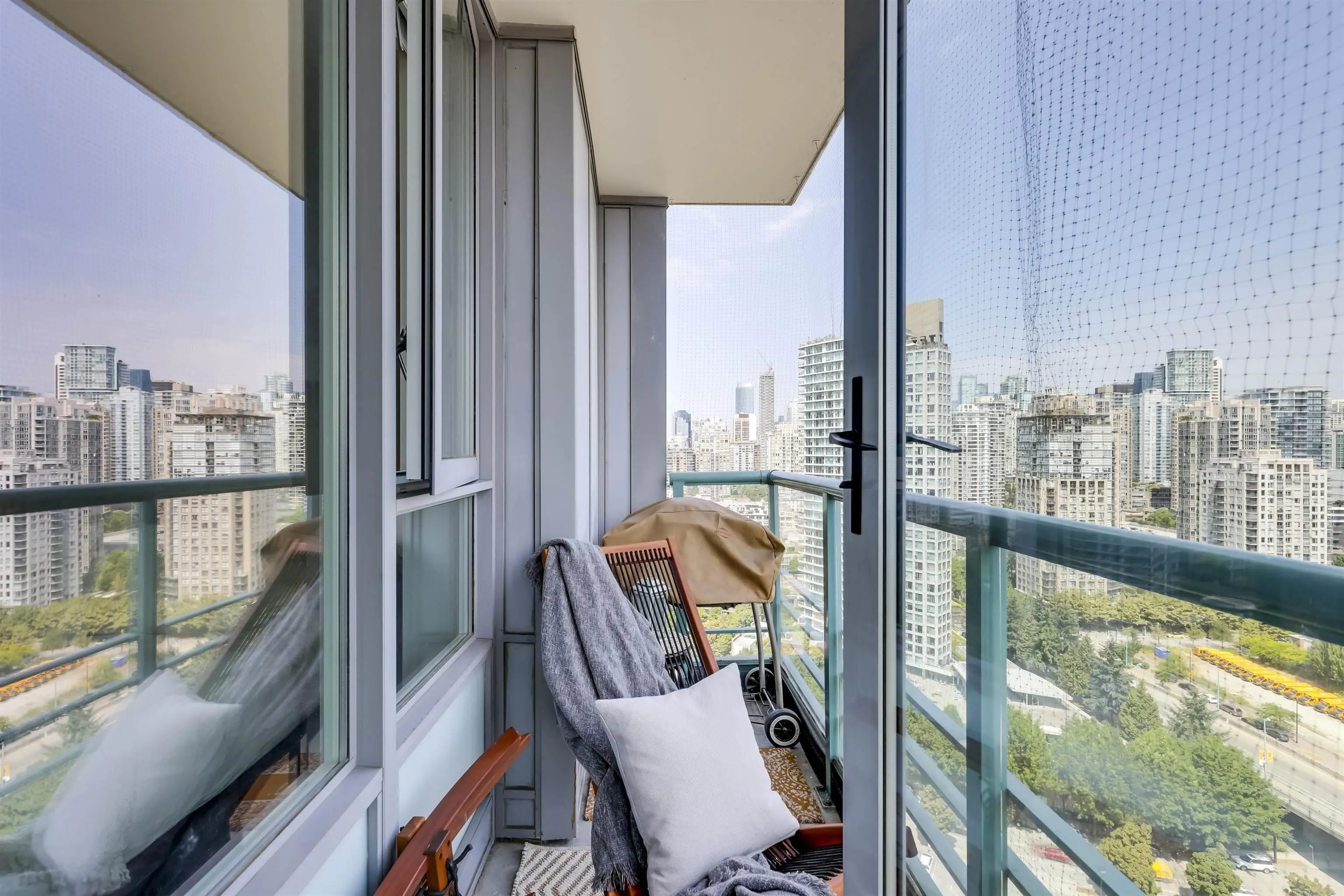 1033 Marinaside Crescent #2802