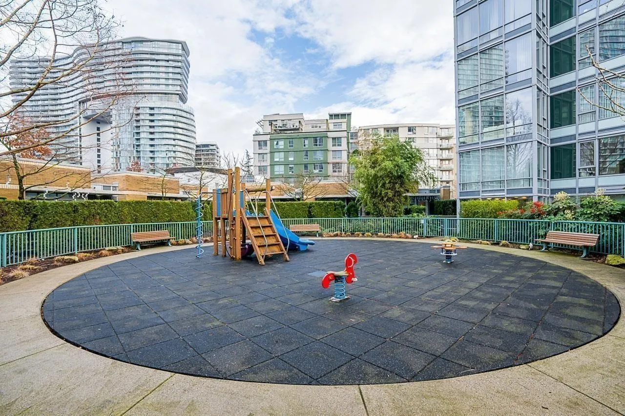 1033 Marinaside Crescent #2802