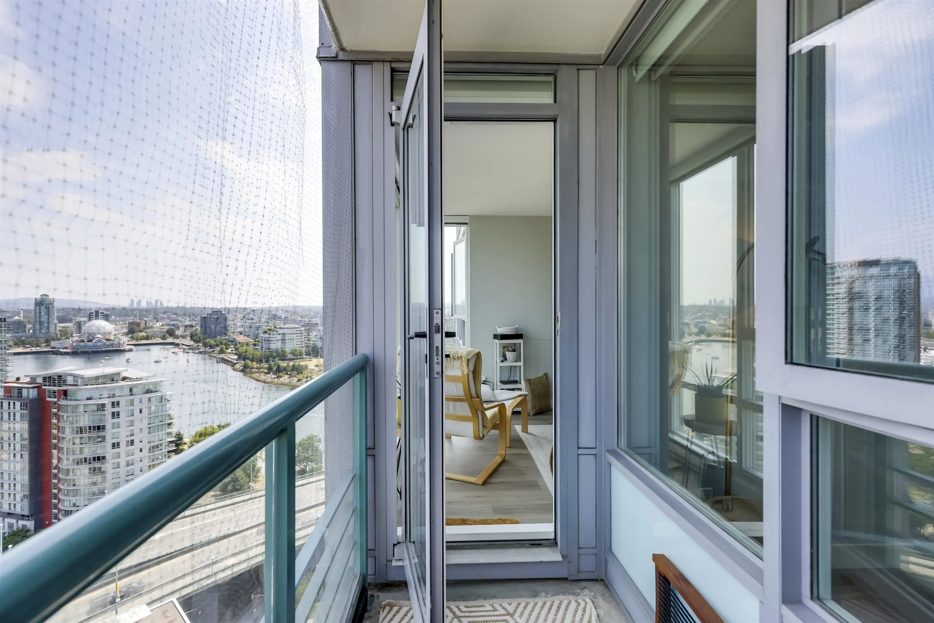 1033 Marinaside Crescent #2802