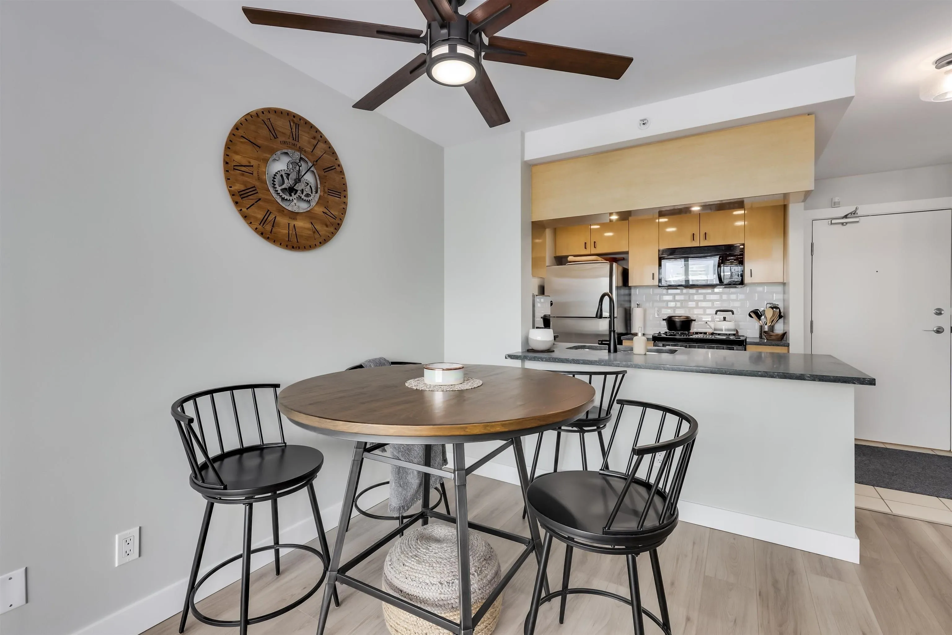 1033 Marinaside Crescent #2802