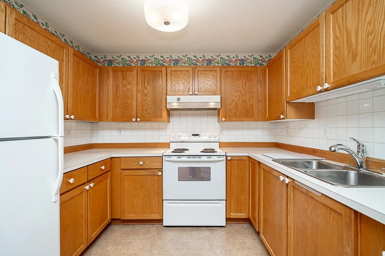 17695 58 Avenue #102