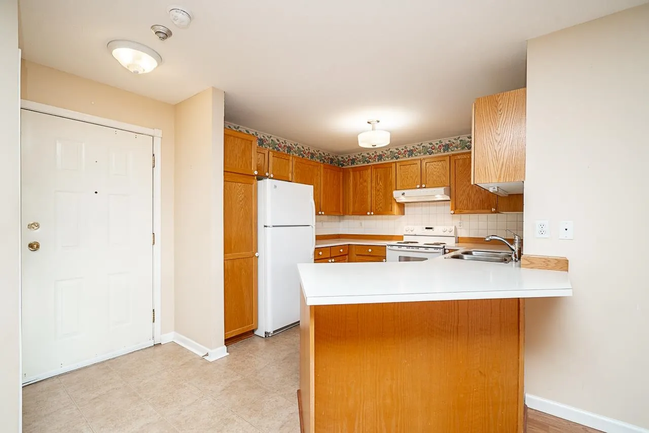 17695 58 Avenue #102