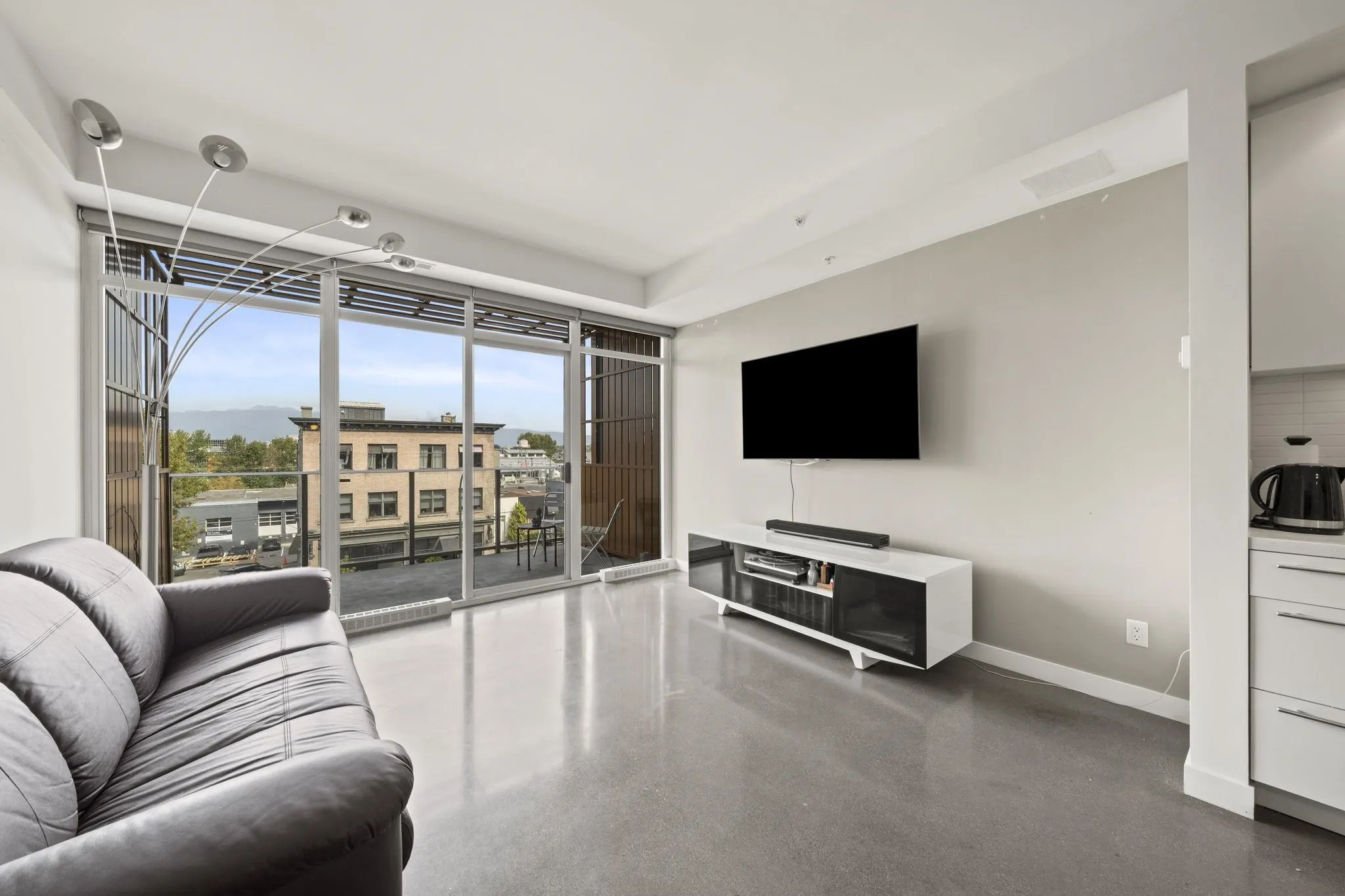256 E 2nd Avenue #413