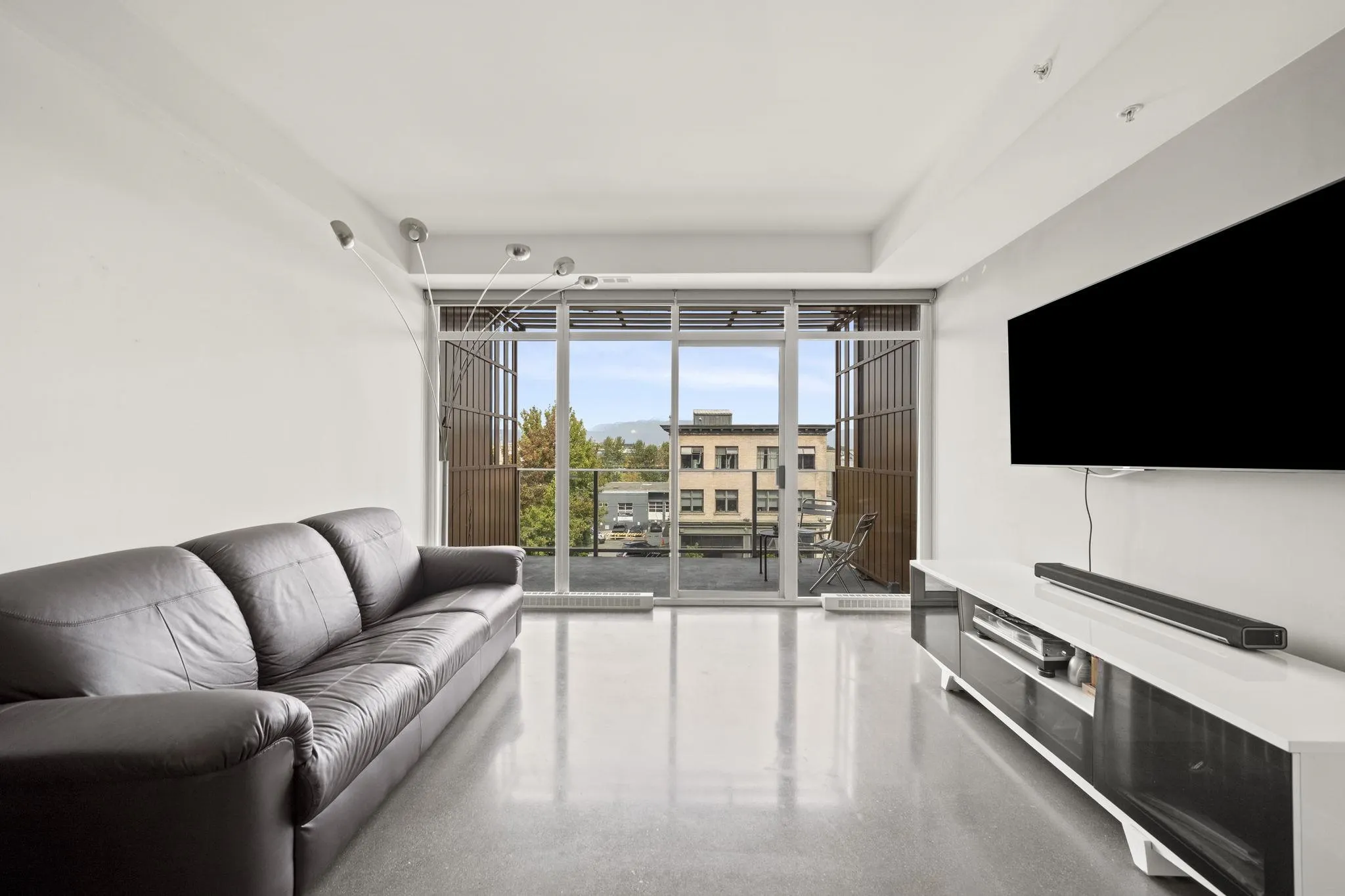 256 E 2nd Avenue #413