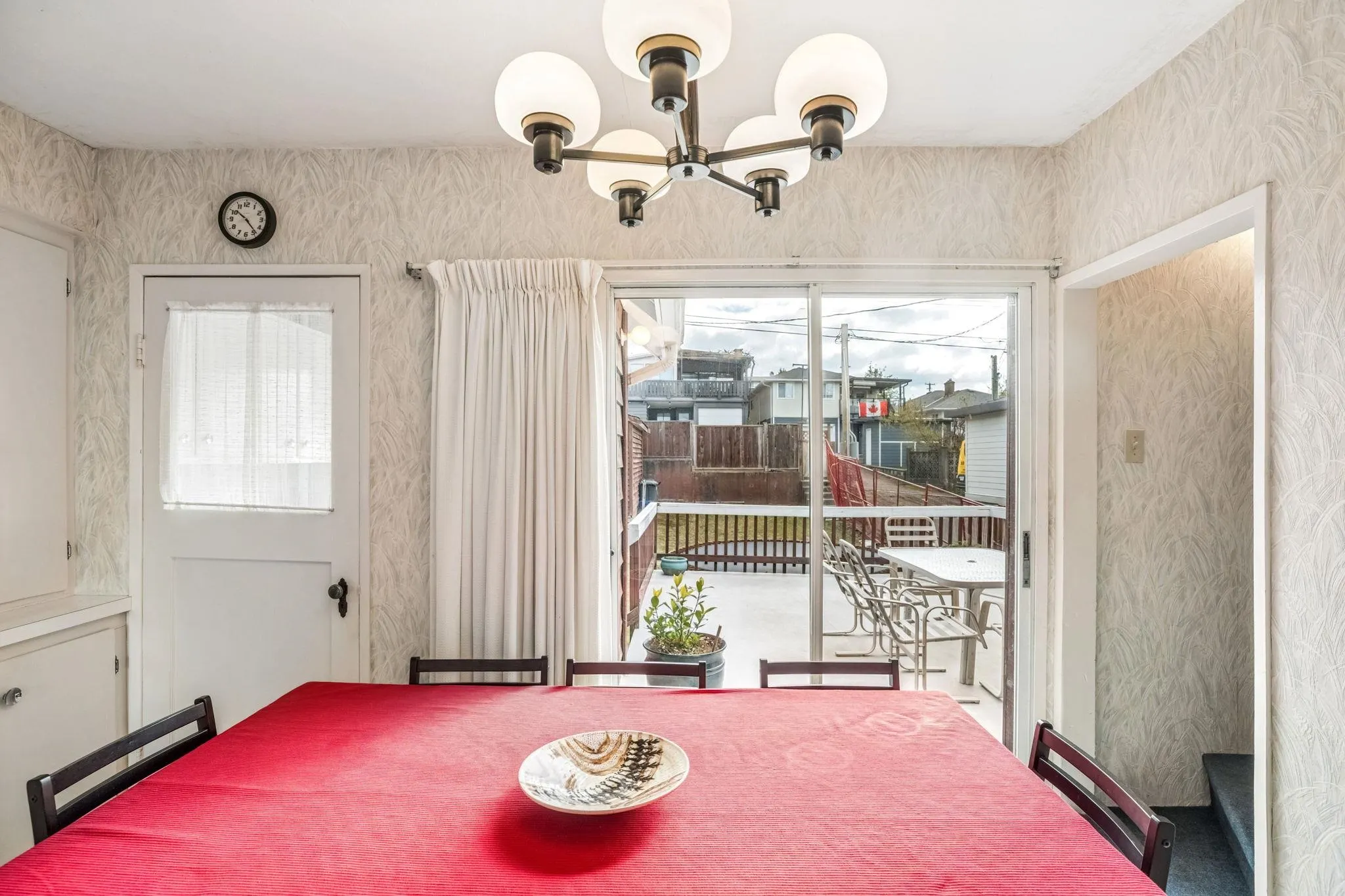 16 N Hythe Avenue