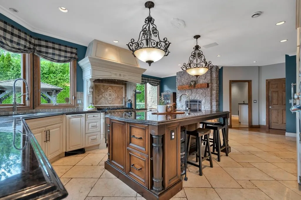 12256 57 Avenue