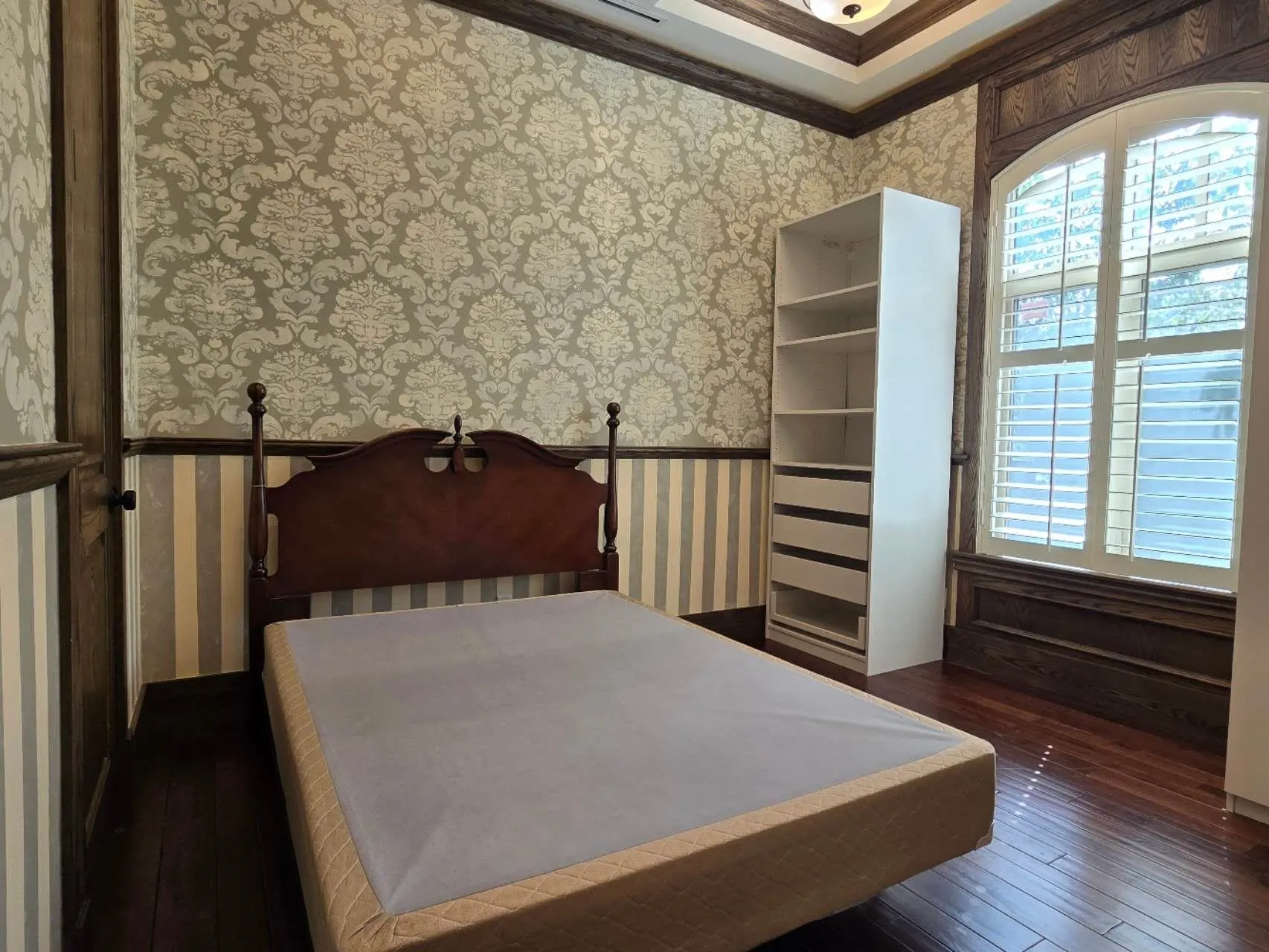 34xx Lamond Avenue #Suite