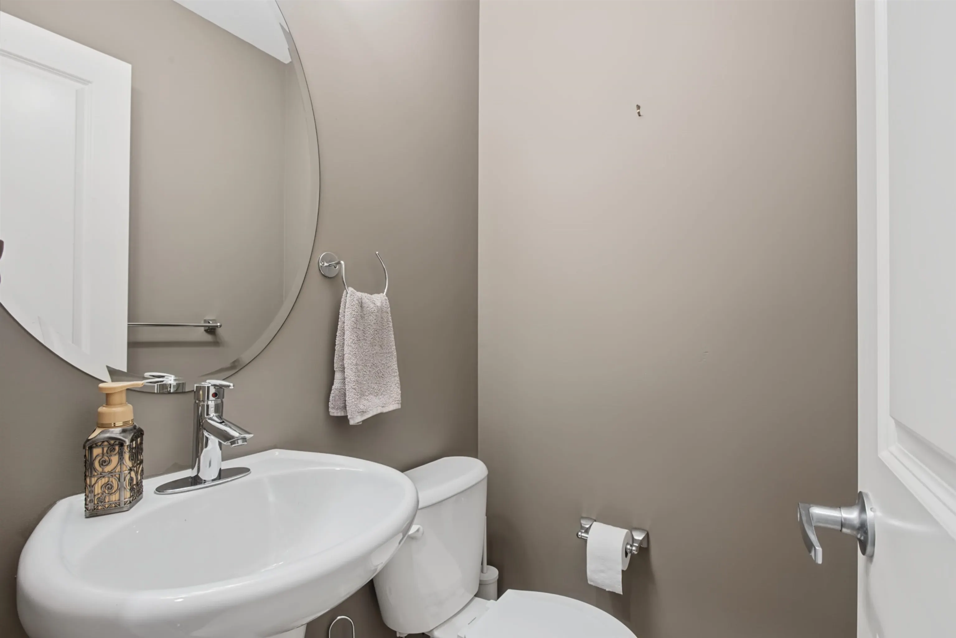 8418 163 Street #16