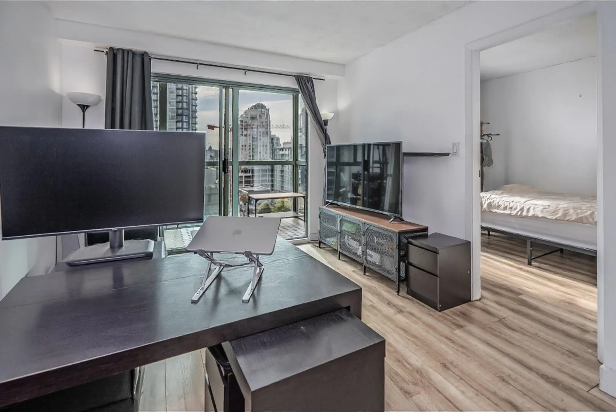 1188 Howe Street #905