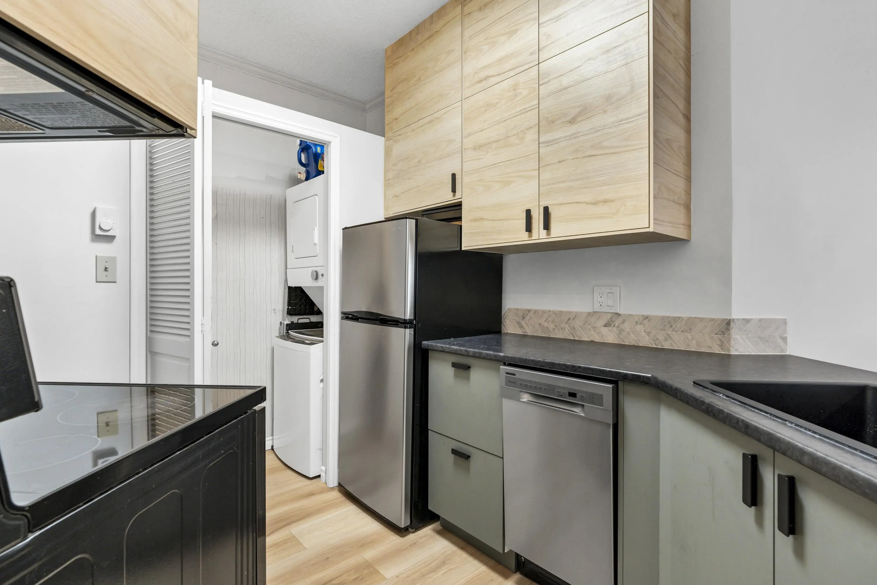 1100 W 7th Avenue #107