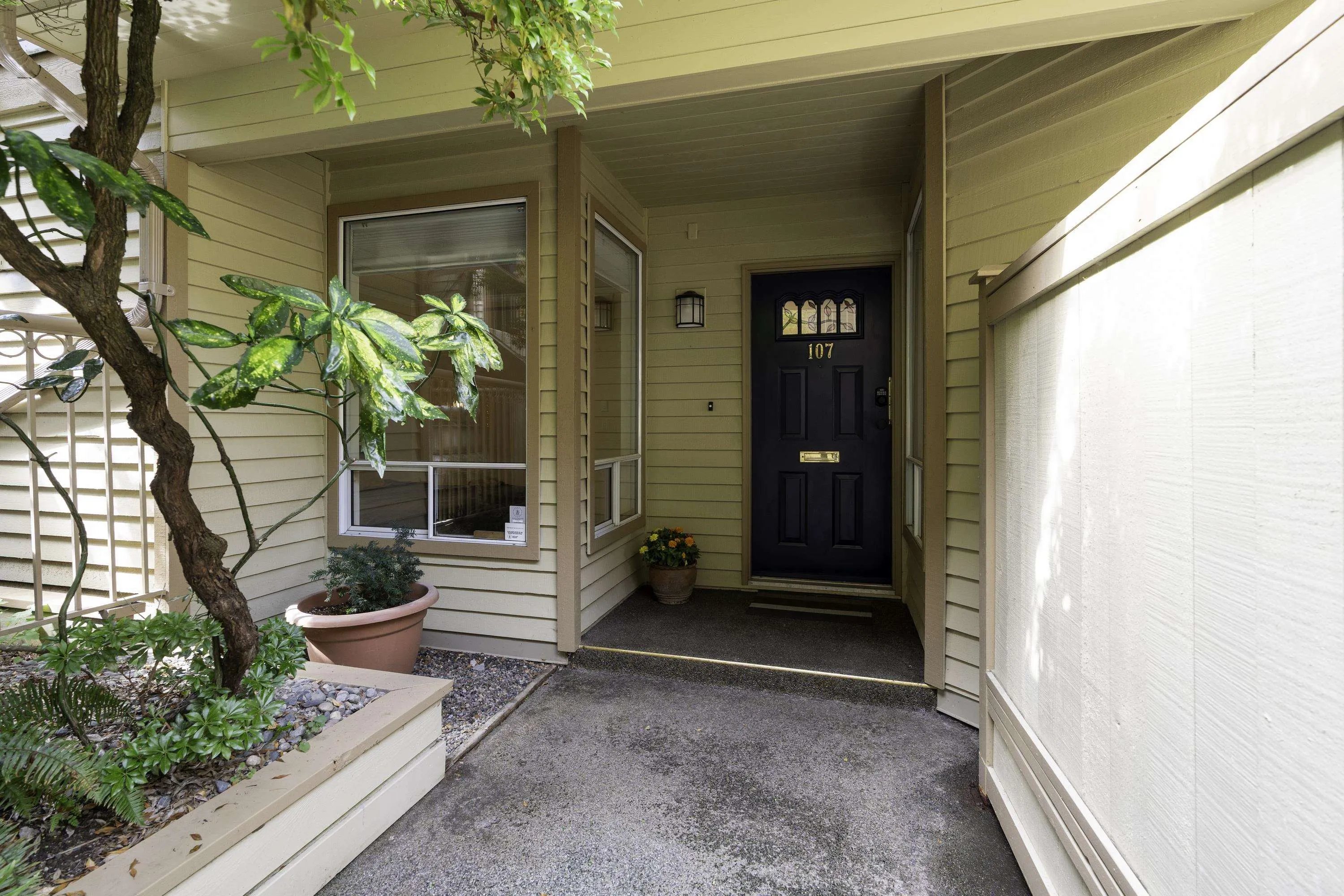 1100 W 7th Avenue #107