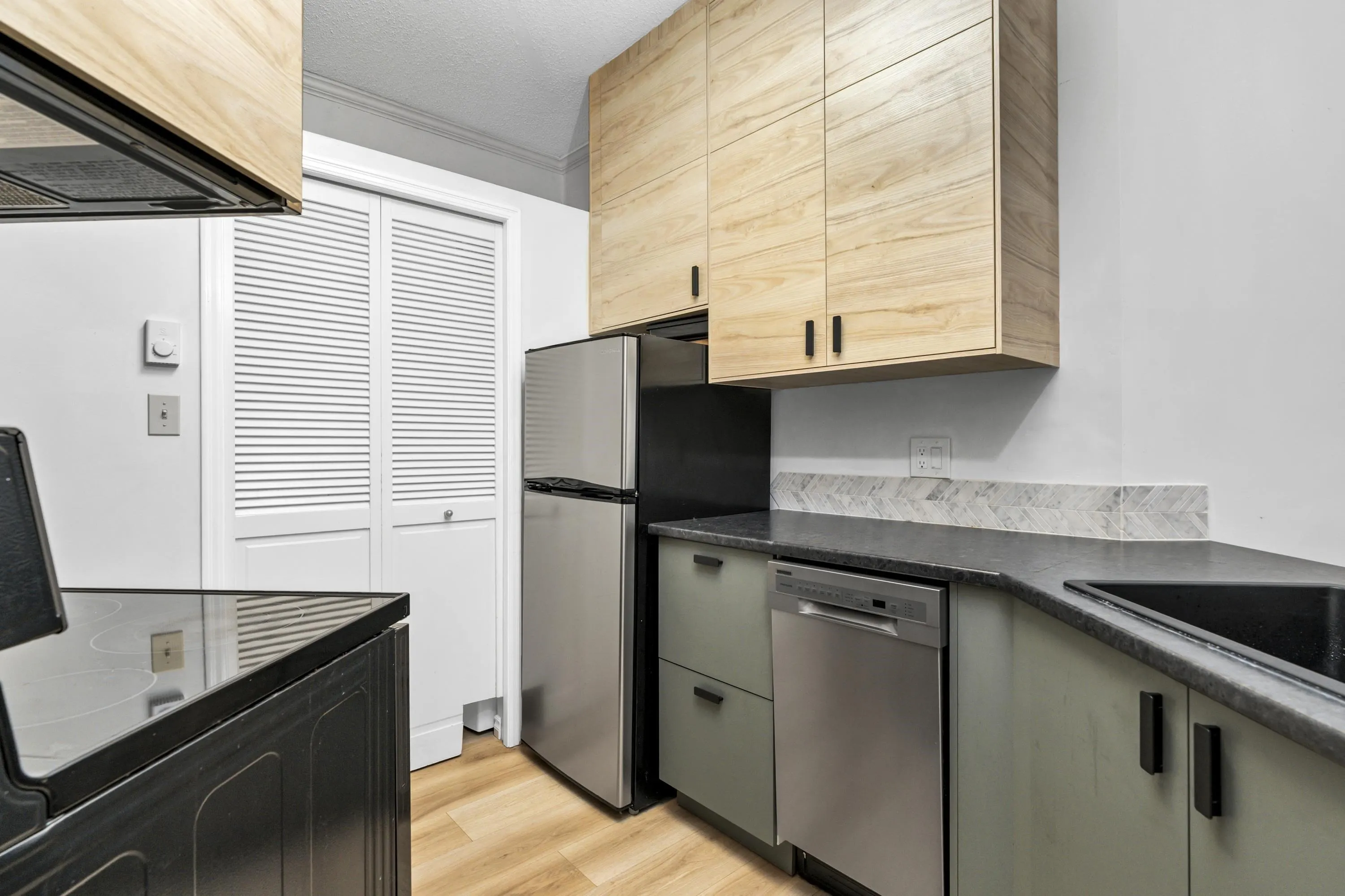 1100 W 7th Avenue #107