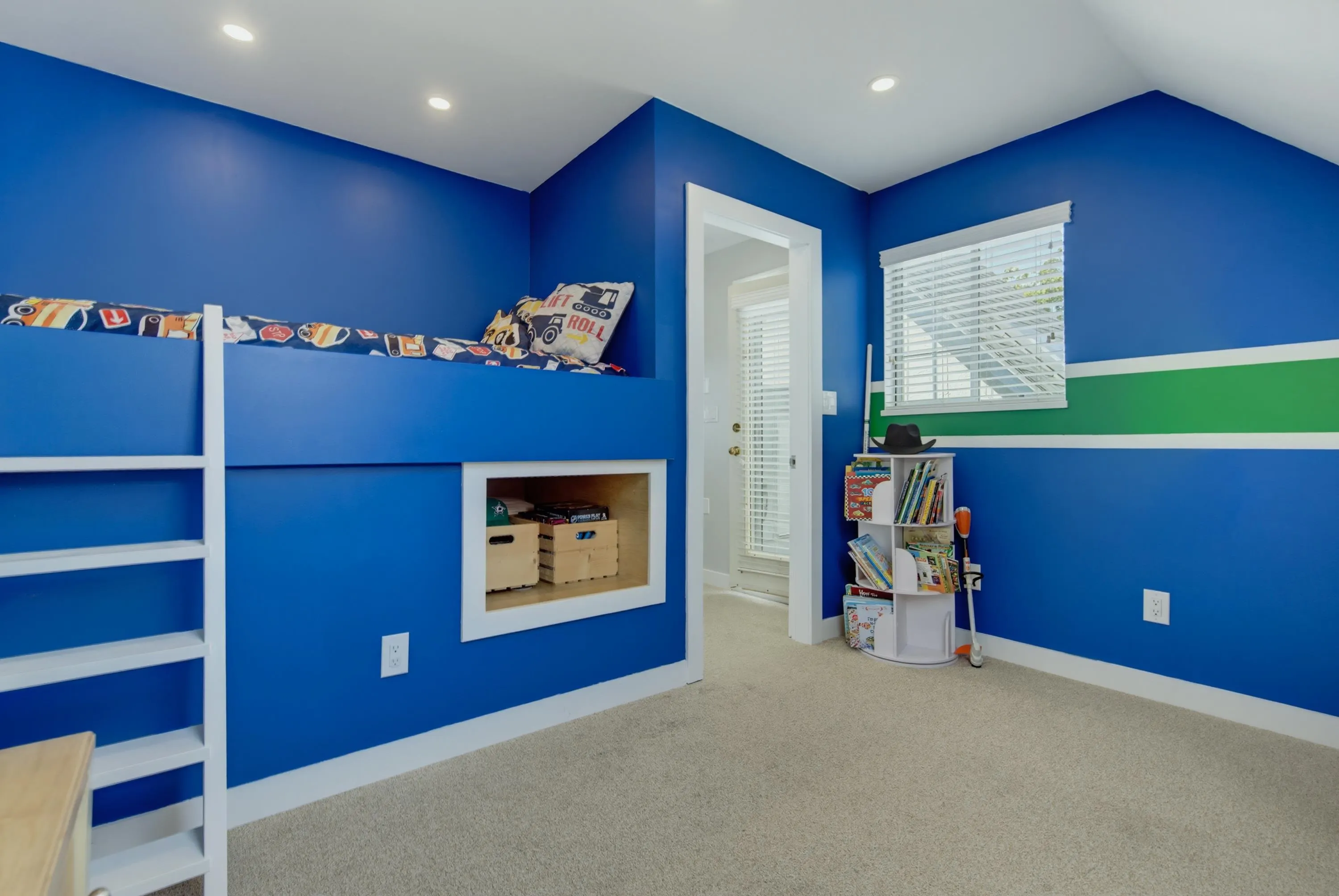 4890 48 Avenue #4