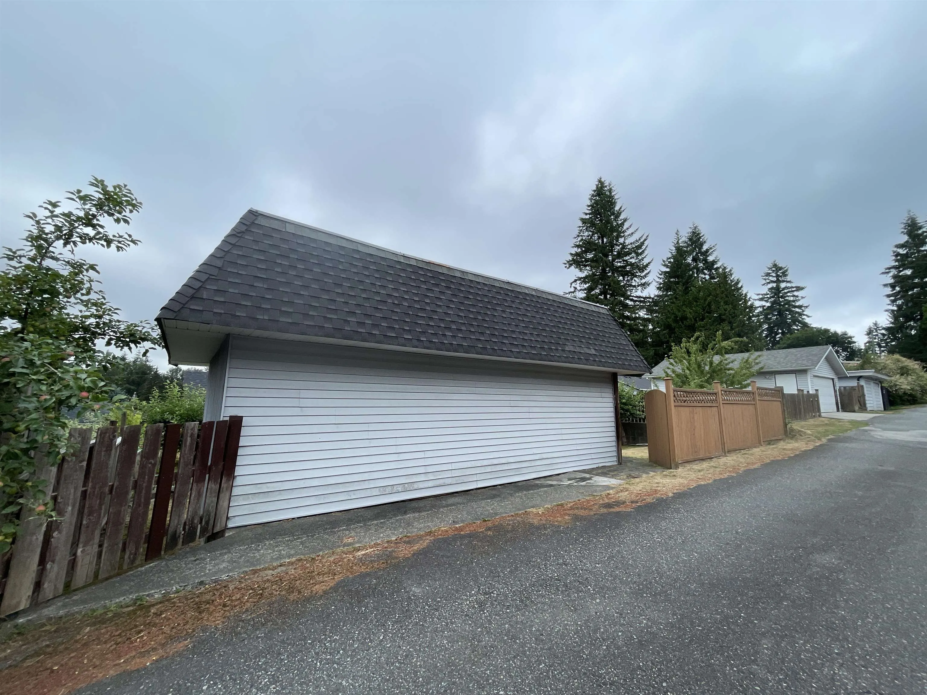 937 Kinsac Street