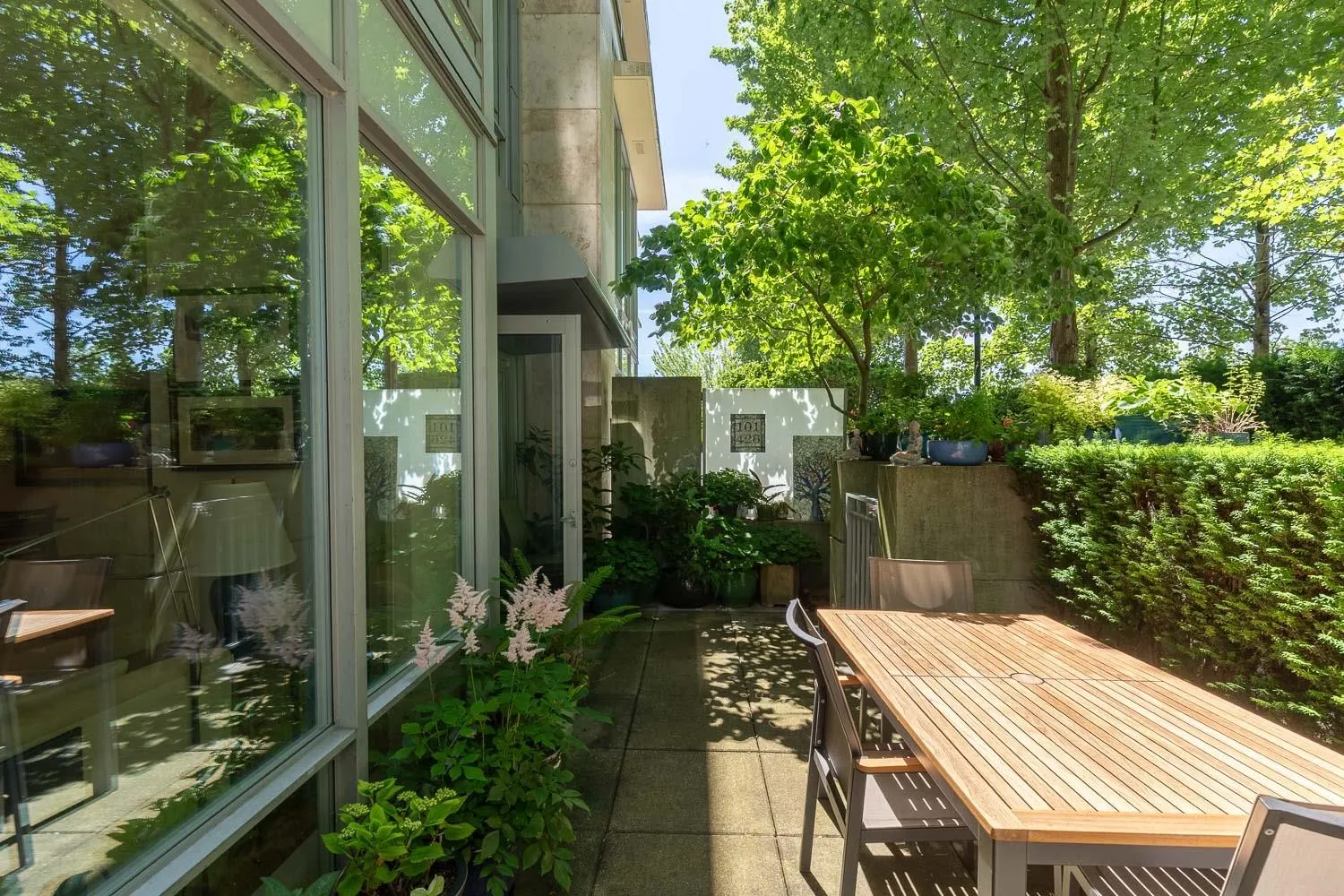 426 Beach Crescent #101
