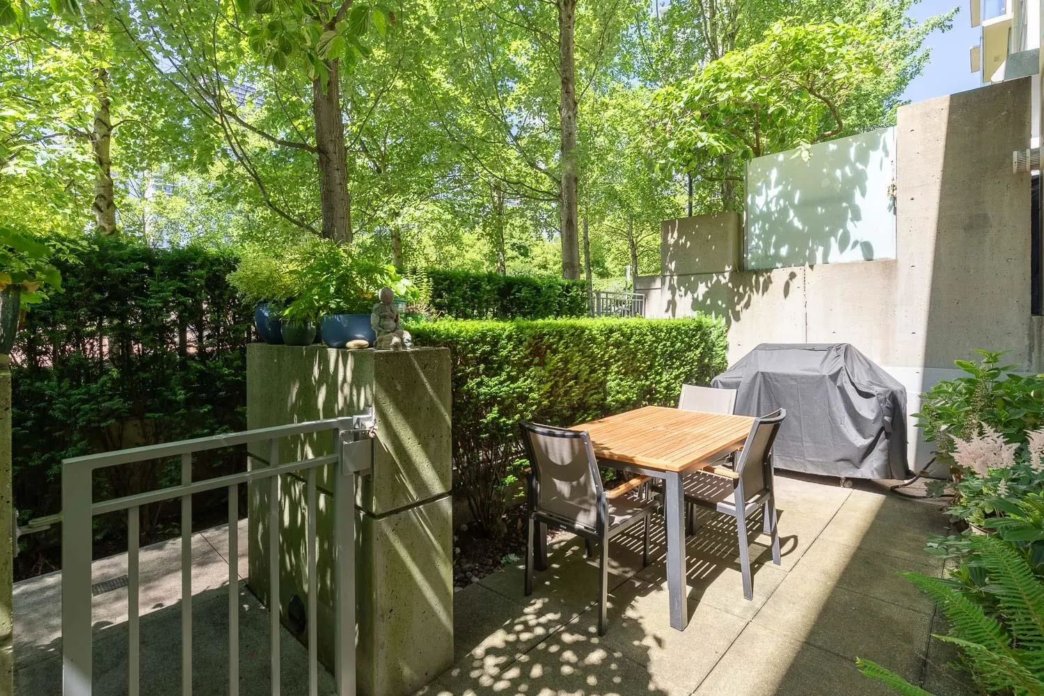 426 Beach Crescent #101