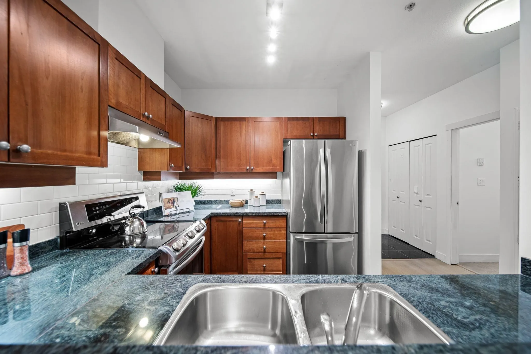 675 Park Crescent #108