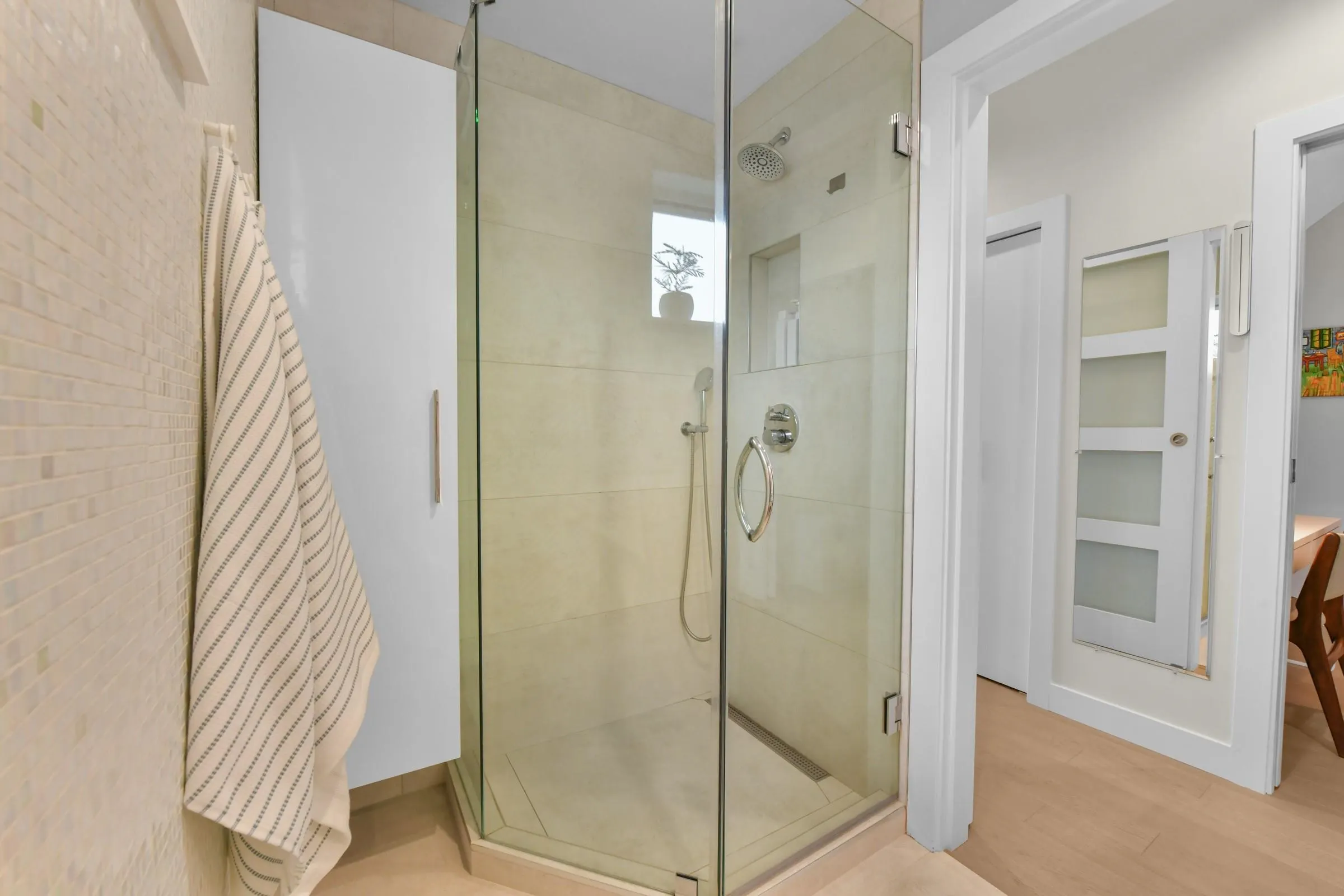 1738 55a Street #207