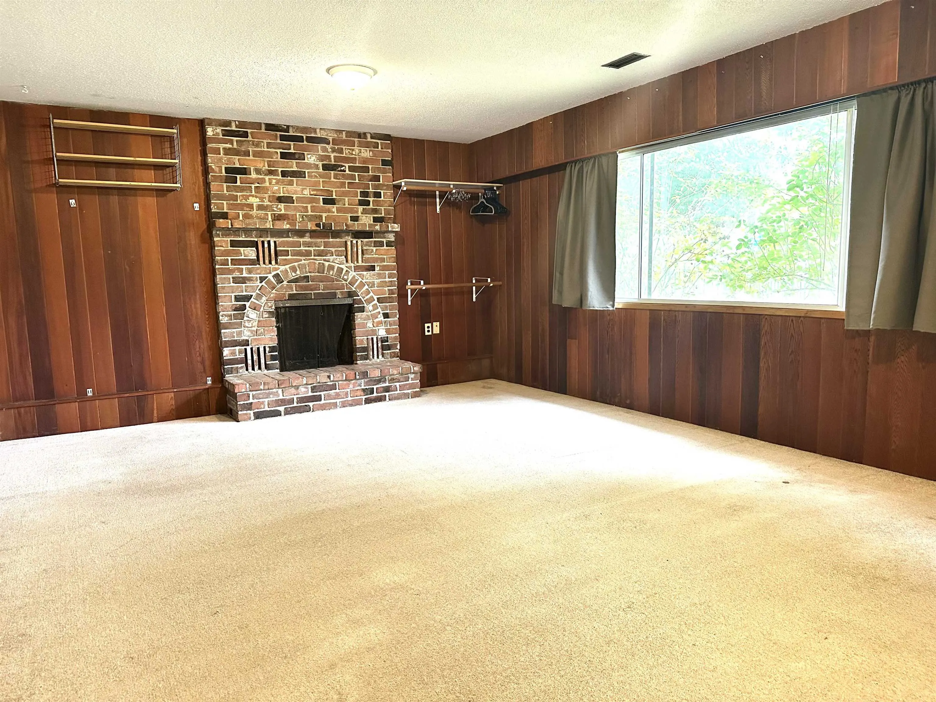 8371 Lunen Road
