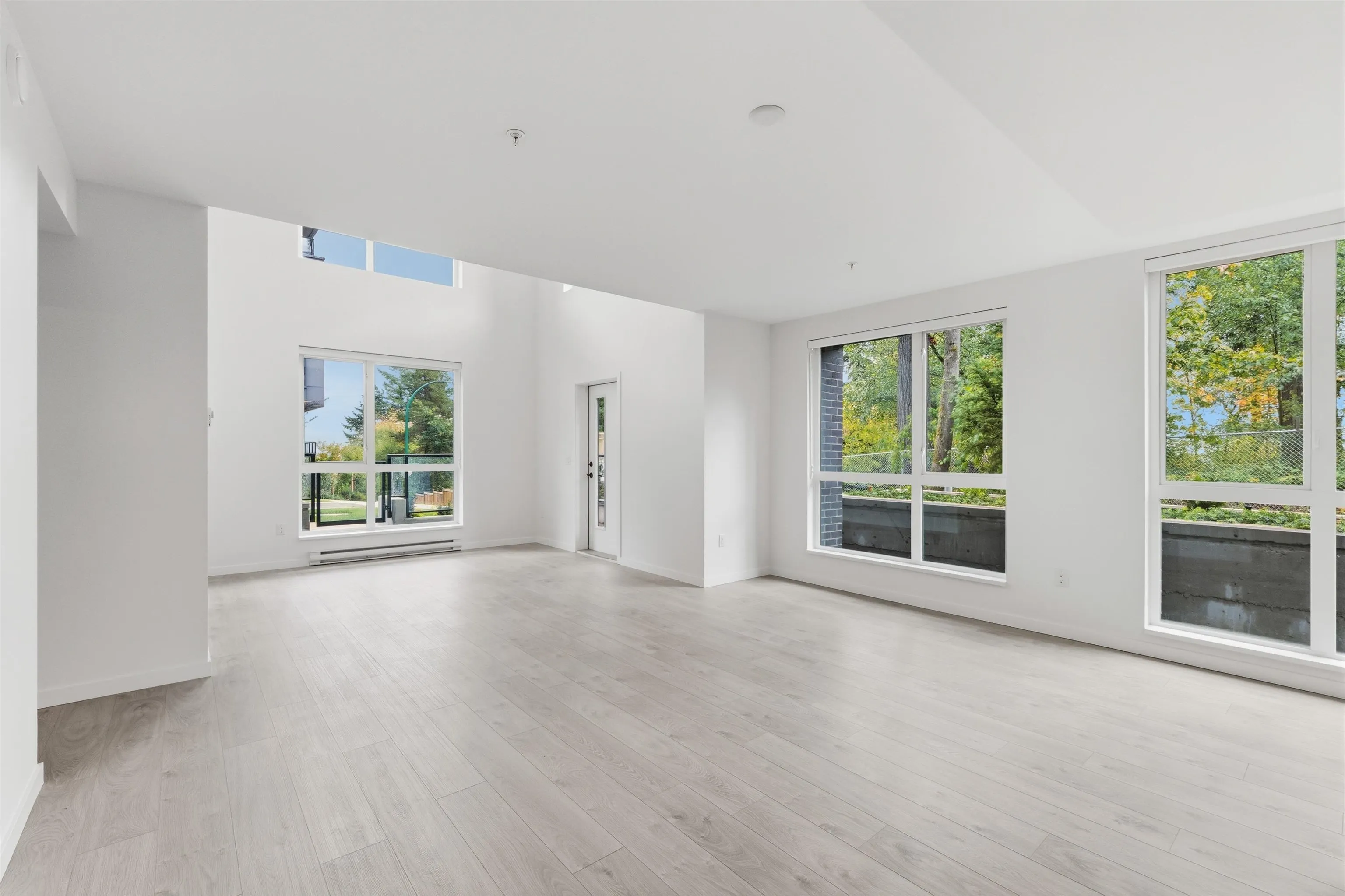6585 195a Street #102