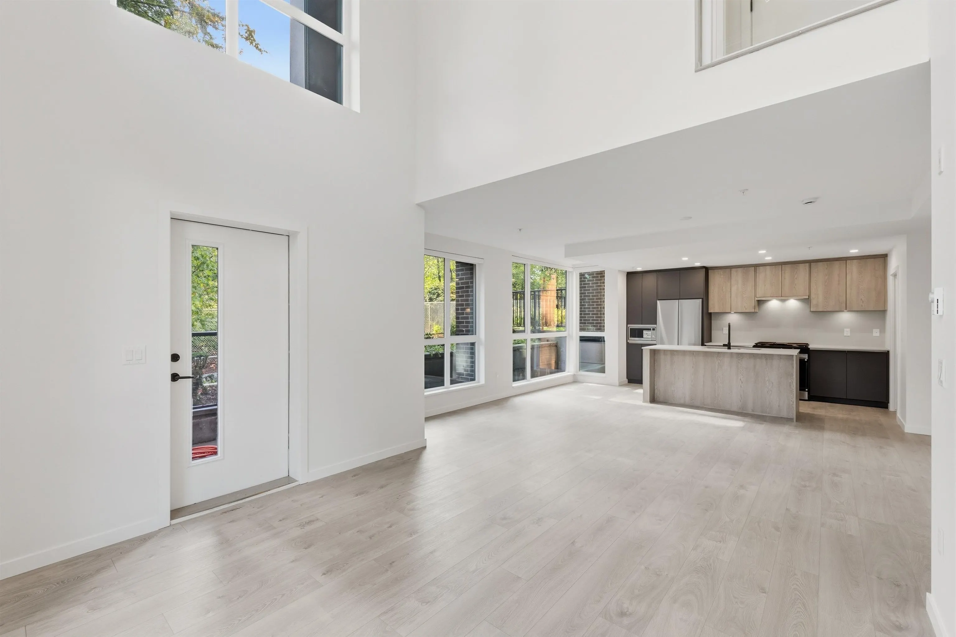 6585 195a Street #102