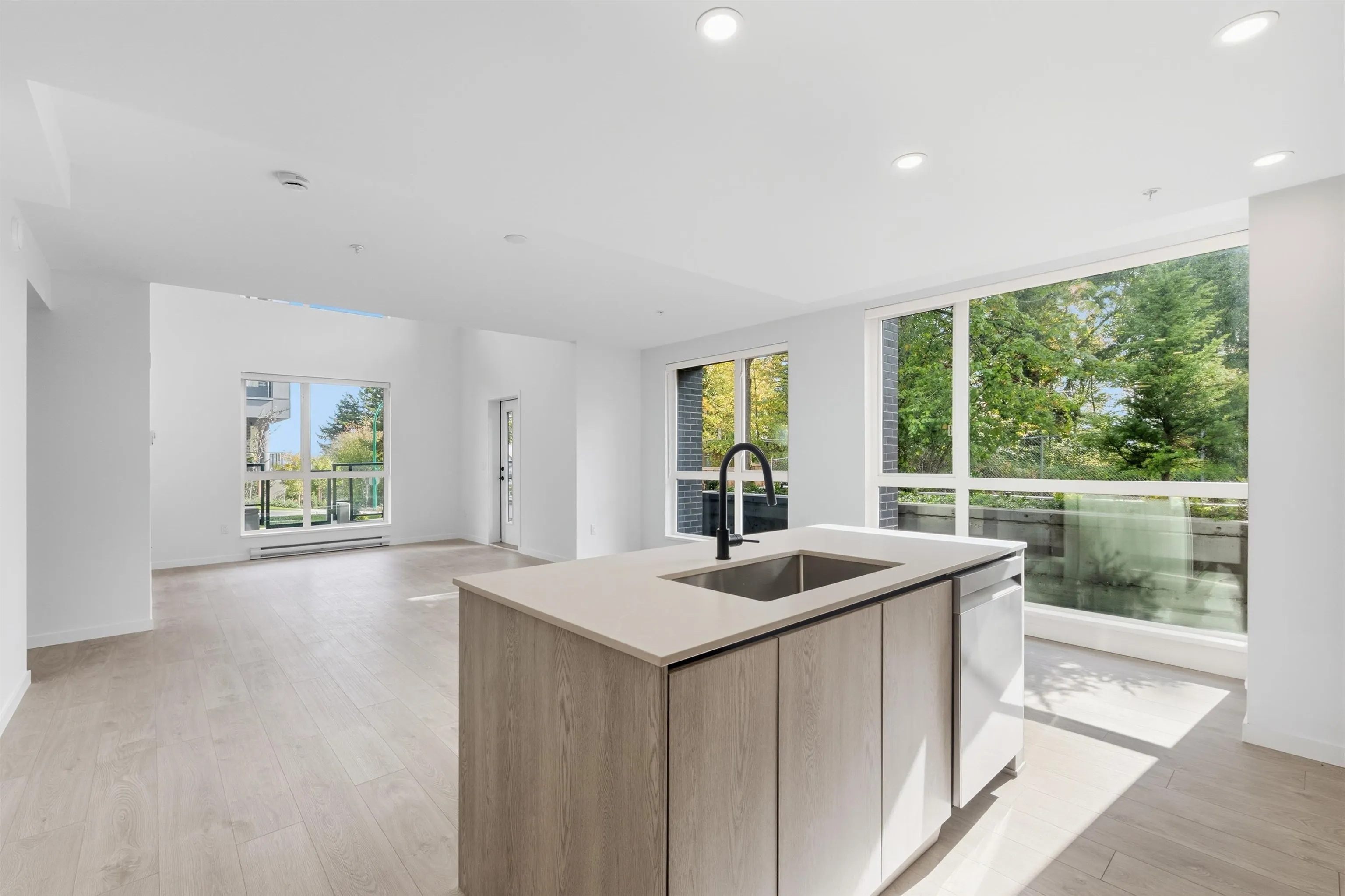6585 195a Street #102