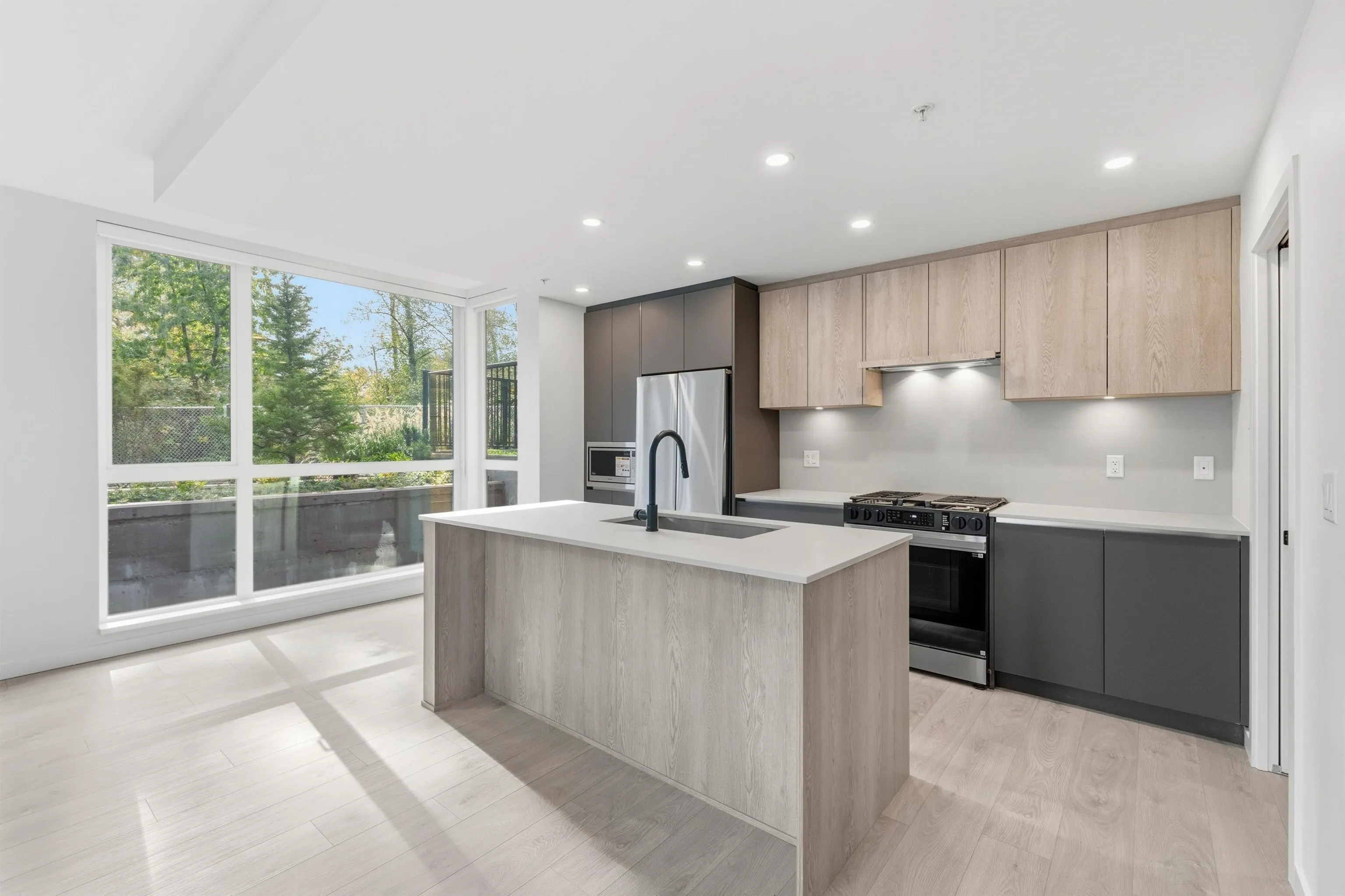 6585 195a Street #102