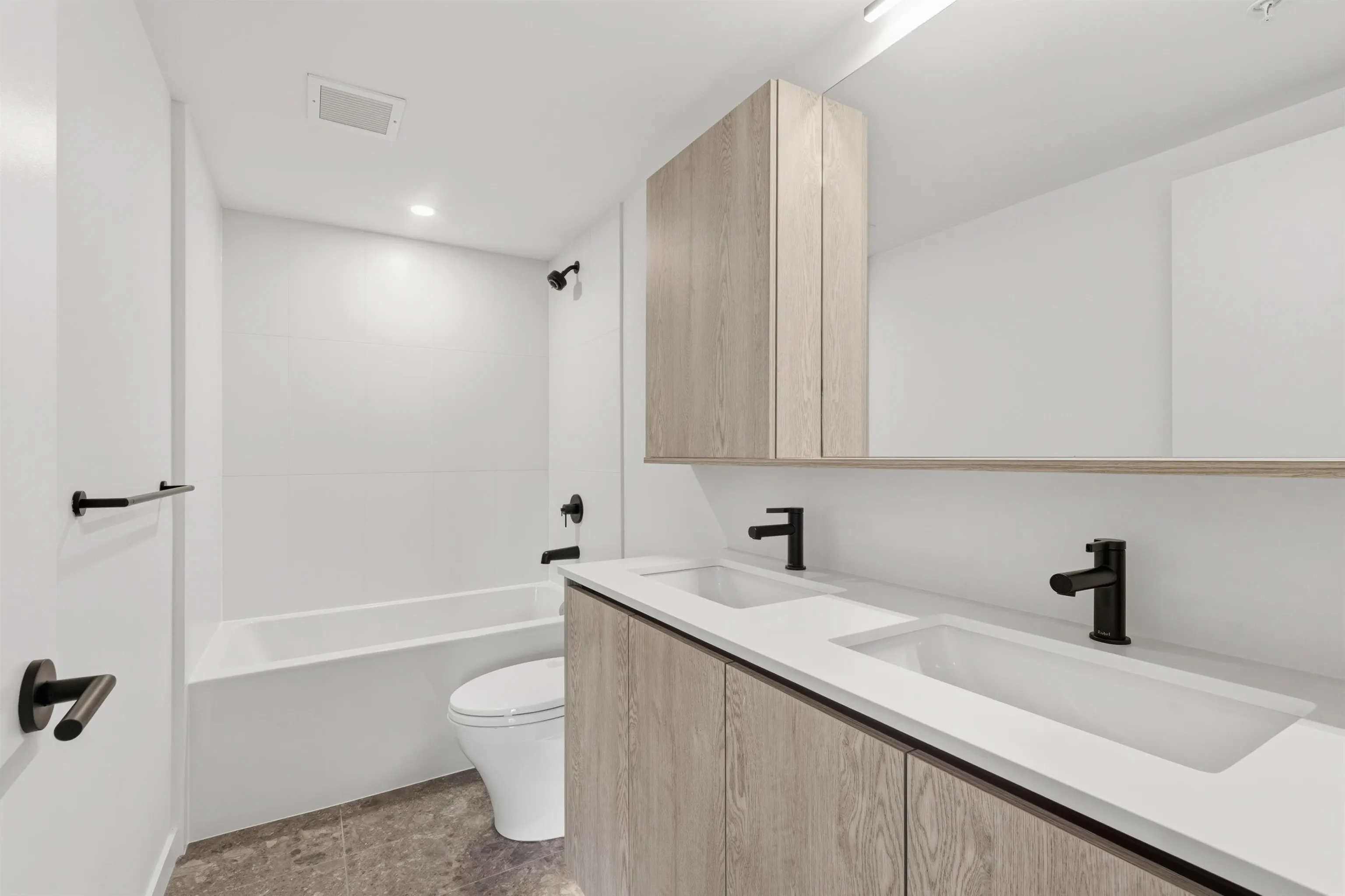 6585 195a Street #102