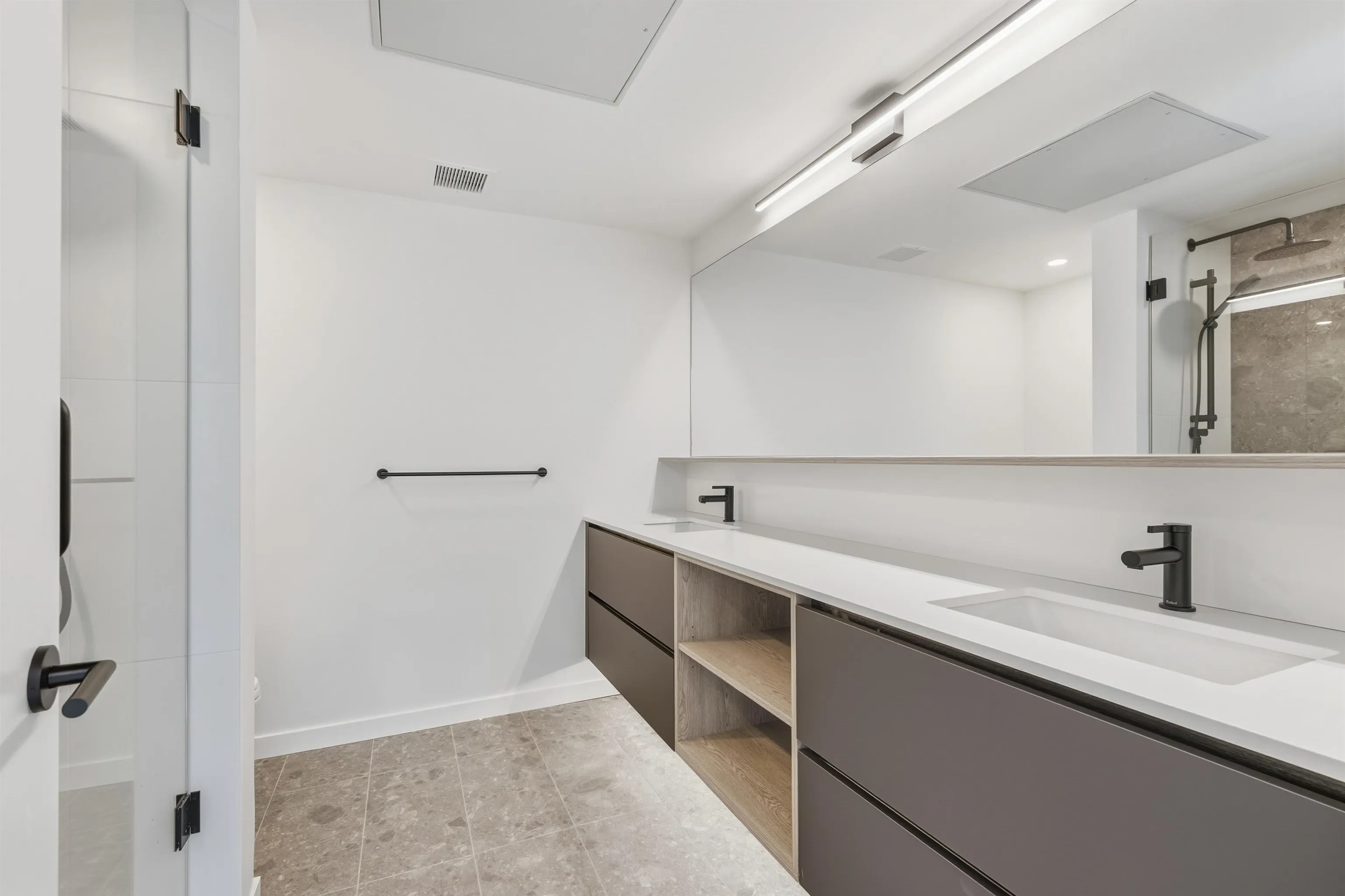 6585 195a Street #102
